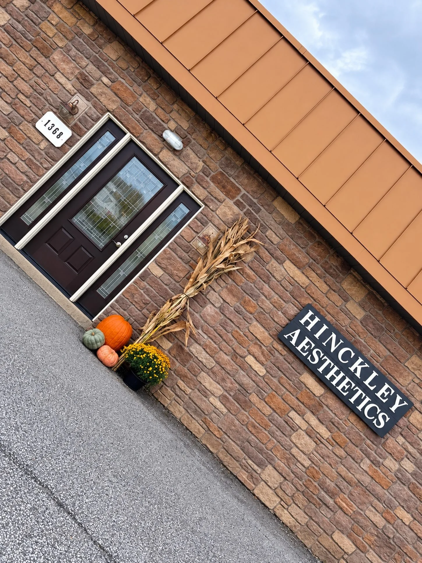🎃 THANK YOU + CHALLENGE ACCEPTED? 👀

Huge thank you to our neighbors at @greensmithgardencenter for giving Hinckley Aesthetics the CUTEST fall makeover! 🍂🌻

But since you brought the pumpkins&hellip; we think it&rsquo;s only fair we put them to g
