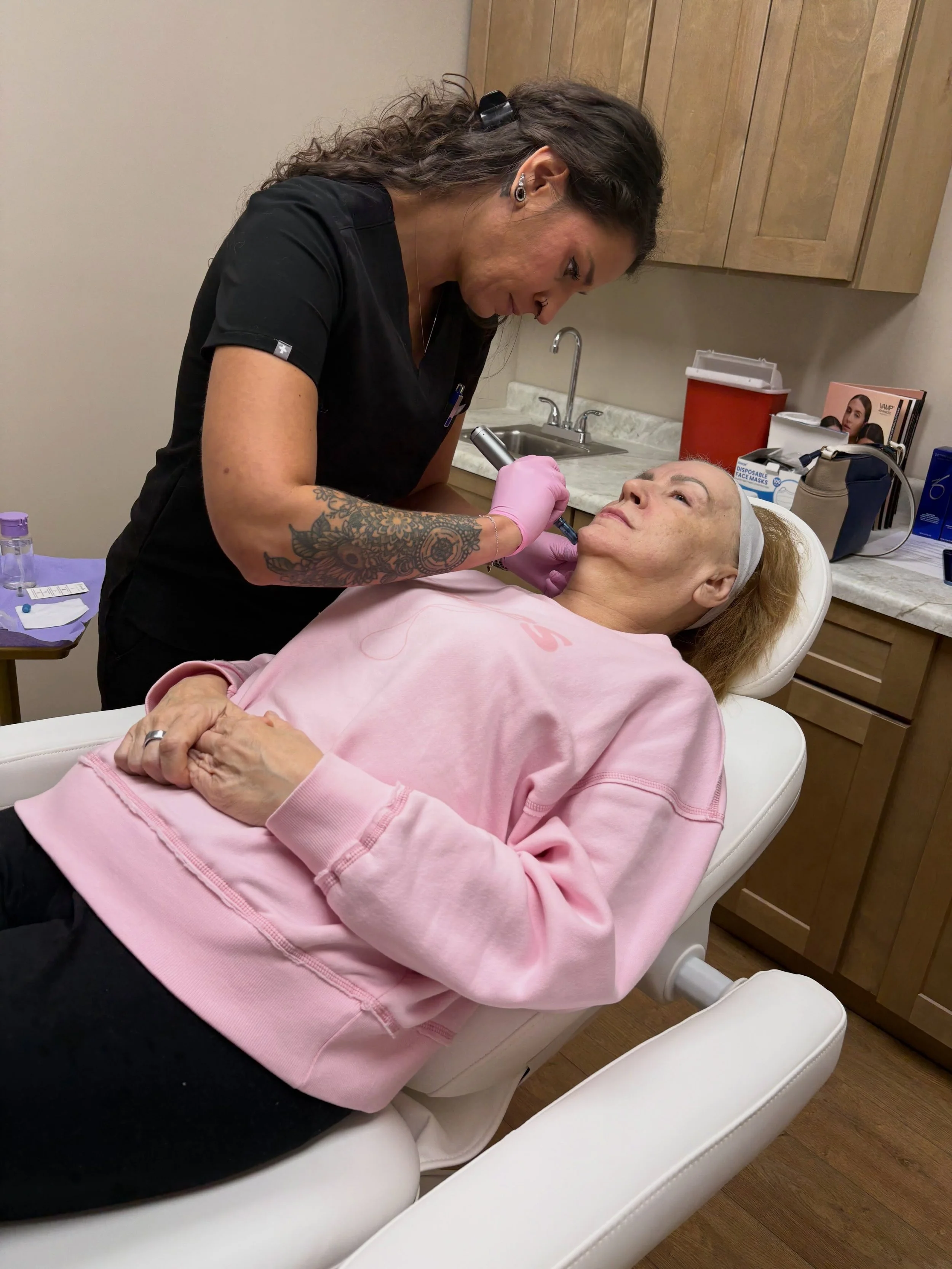 ✨ Microneedling + VAMP in action ✨

Microneedling creates controlled microchannels in the skin while VAMP delivers a blend of vitamins, amino acids, minerals + PDRN to support the skin&rsquo;s renewal process.

The goal? Smoother texture, improved to