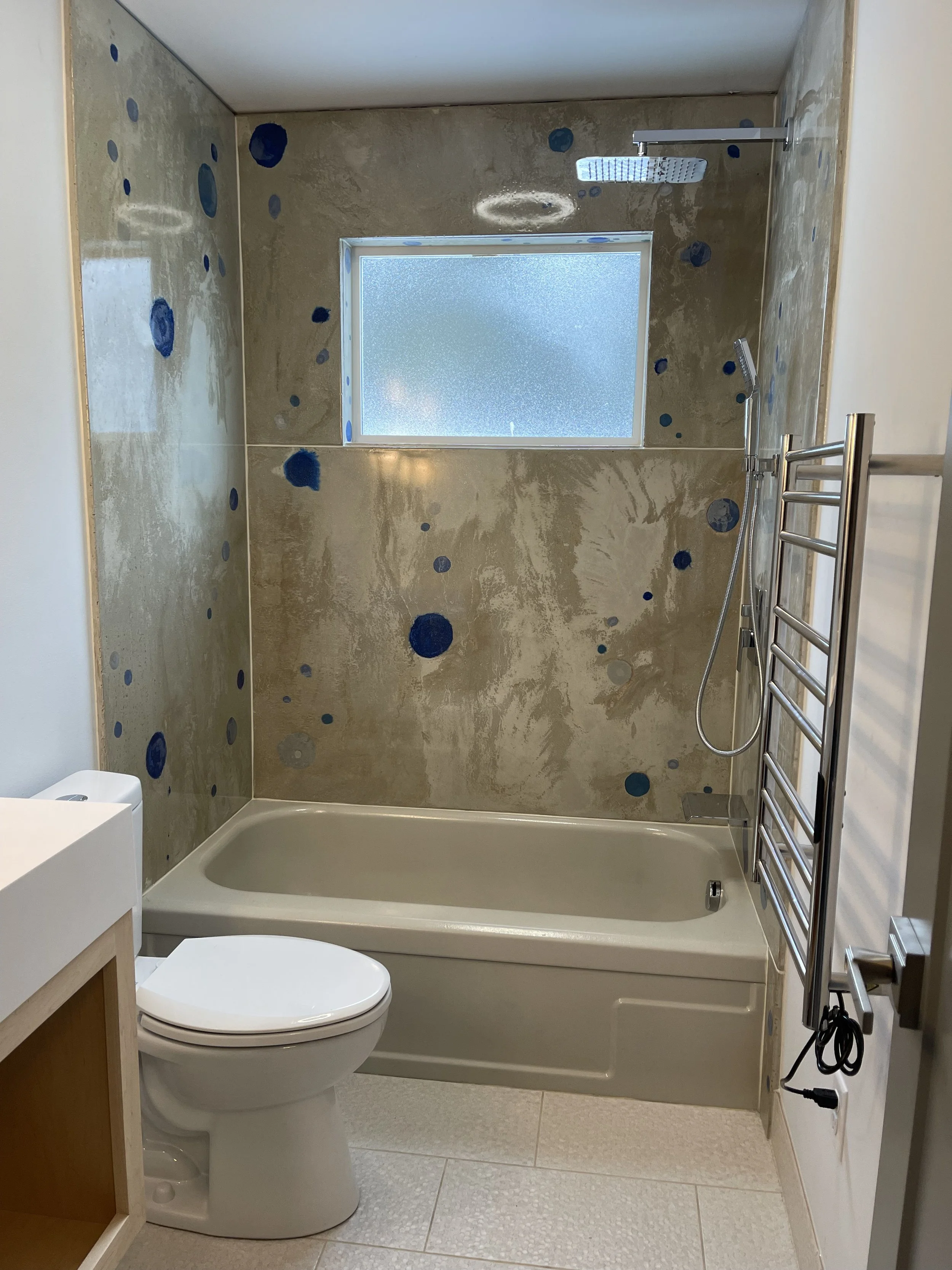 Colorado St. Tub surround