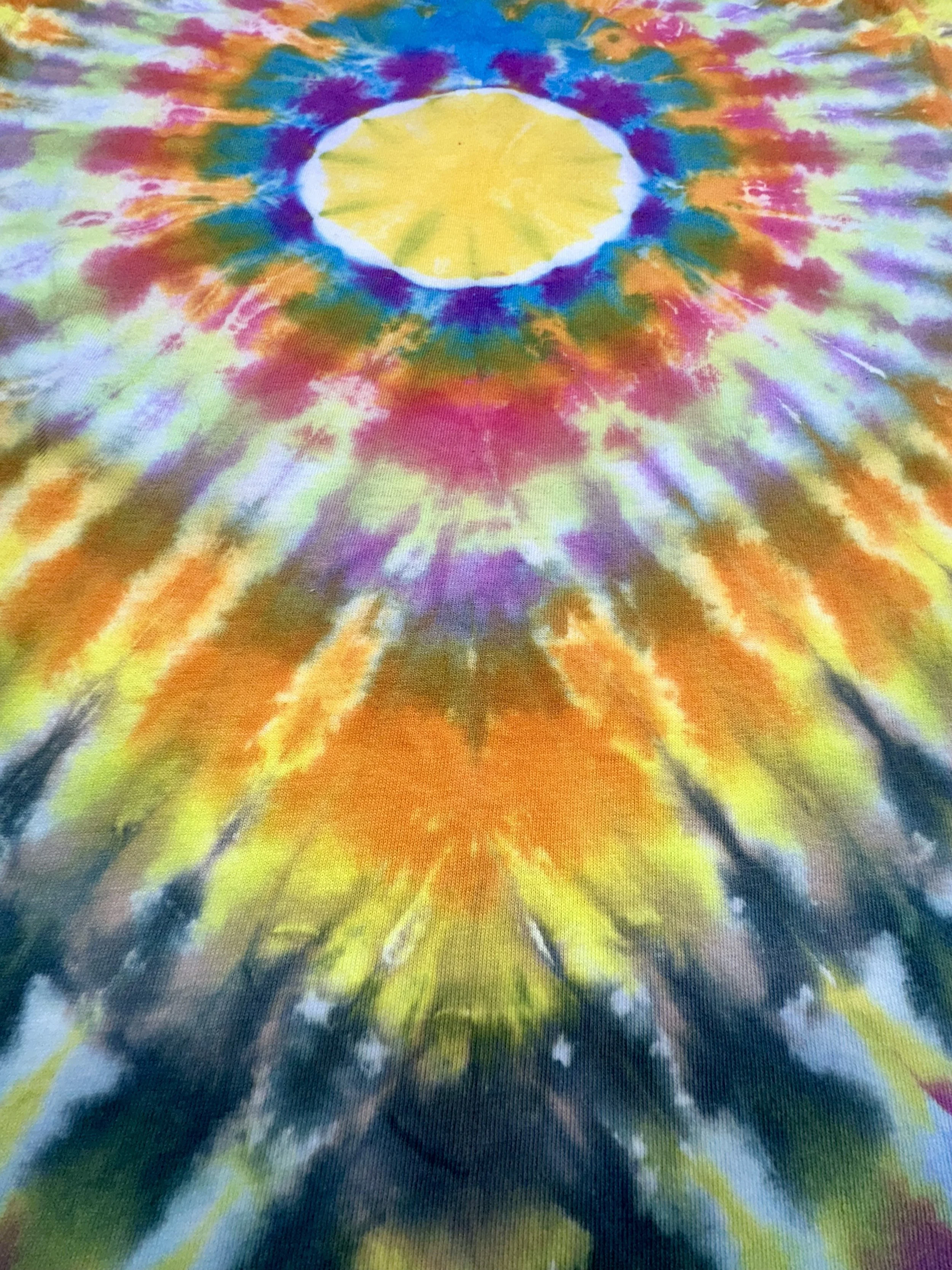 Trippy Sunburst (YXL)