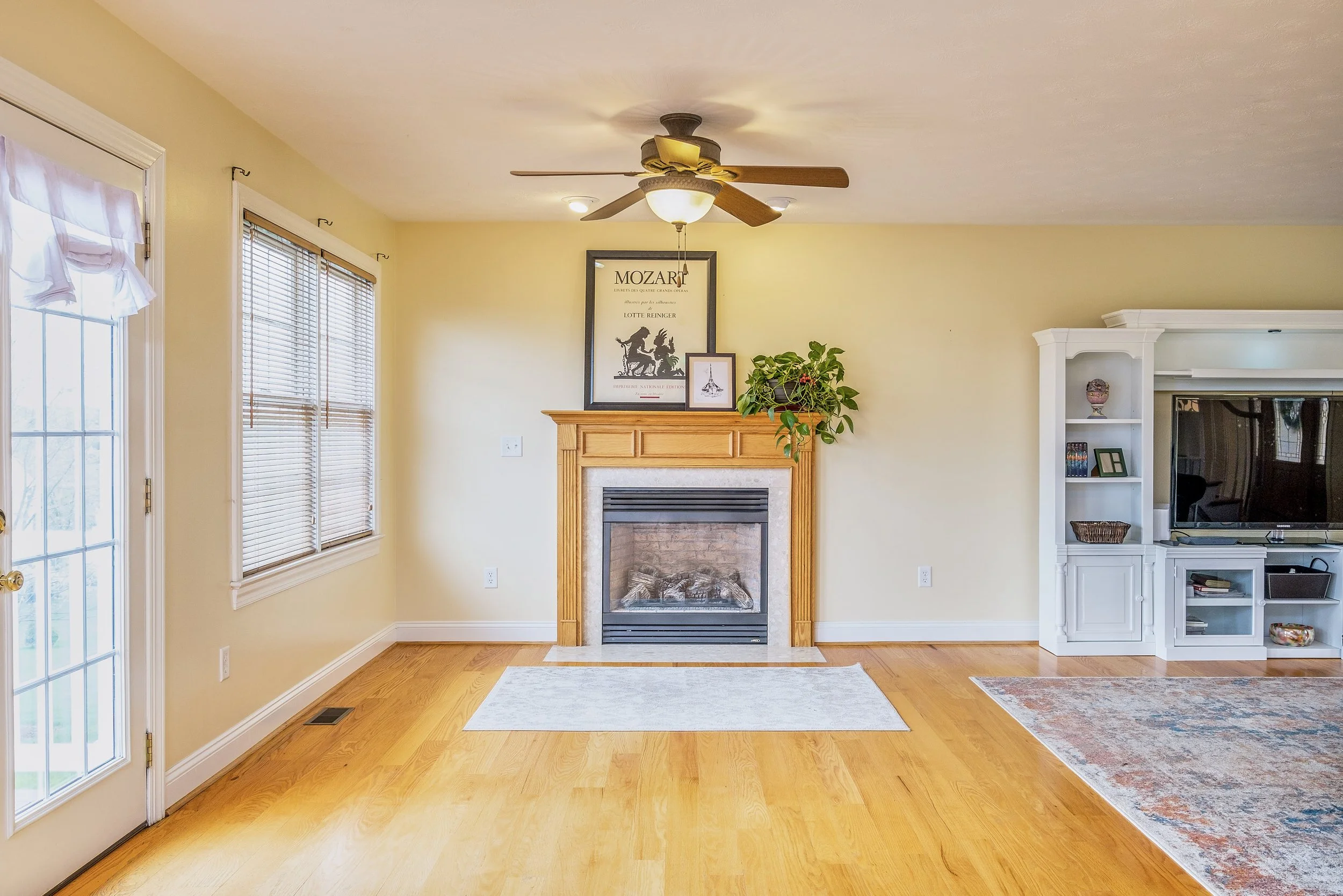 255 Truman Dr Broadway-High MLS-1020.jpg