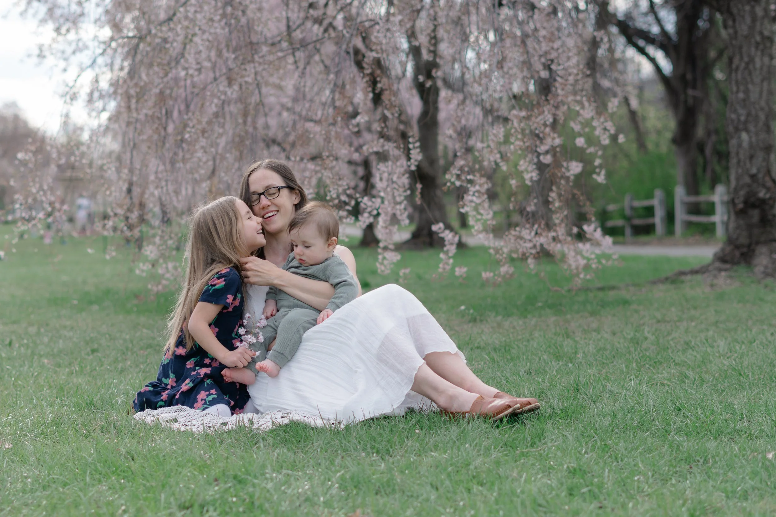 A mother and children photo session under the cherry blossoms trees in Philadelphia. 