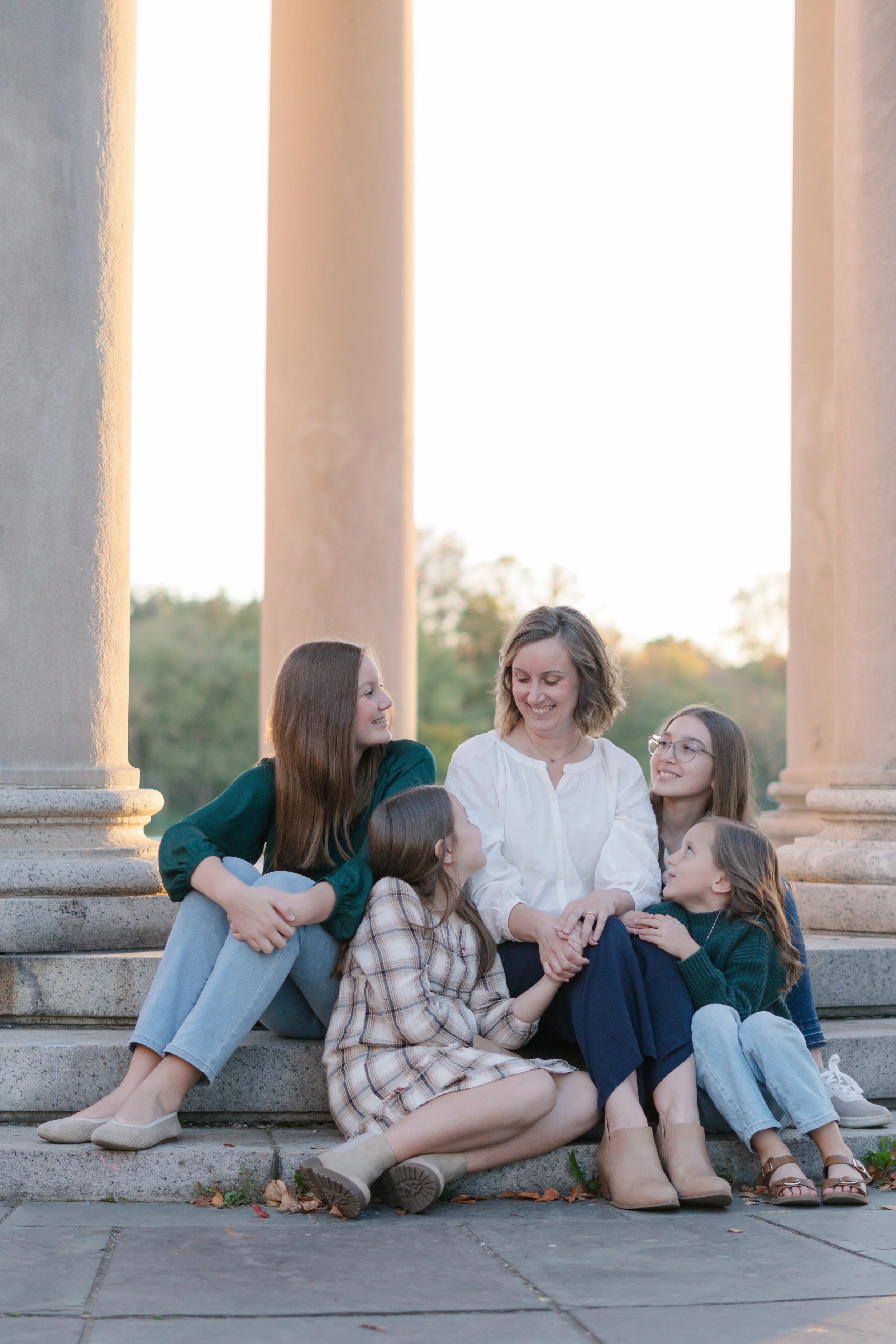 Family enjoying a golden hour photo session at FDR Park in Philadelphia. 