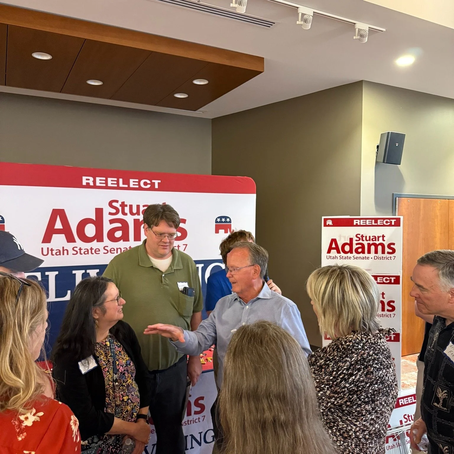 I had another great evening engaging with voters and hearing their concerns and priorities for our state. Folks are struggling with rising prices, are worried about our water, and want their children to be able to live in the same community they grew