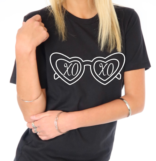 Black+Tee+XOXO+Glasses.png