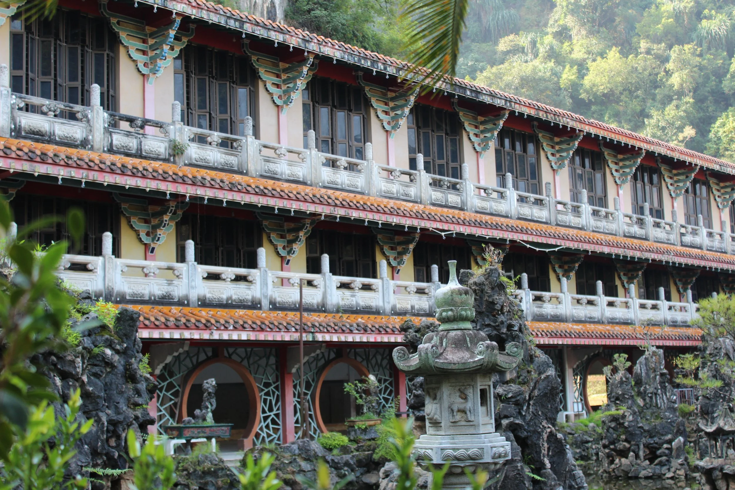 Sam Poh Tong Temple (25).JPG