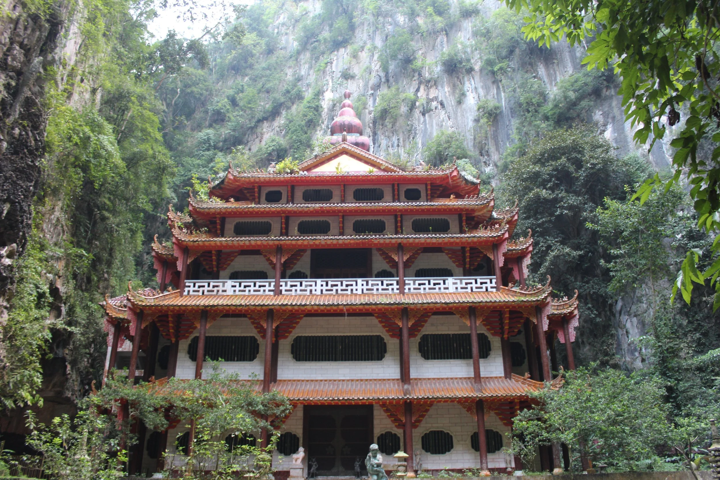 Sam Poh Tong Temple (6).JPG