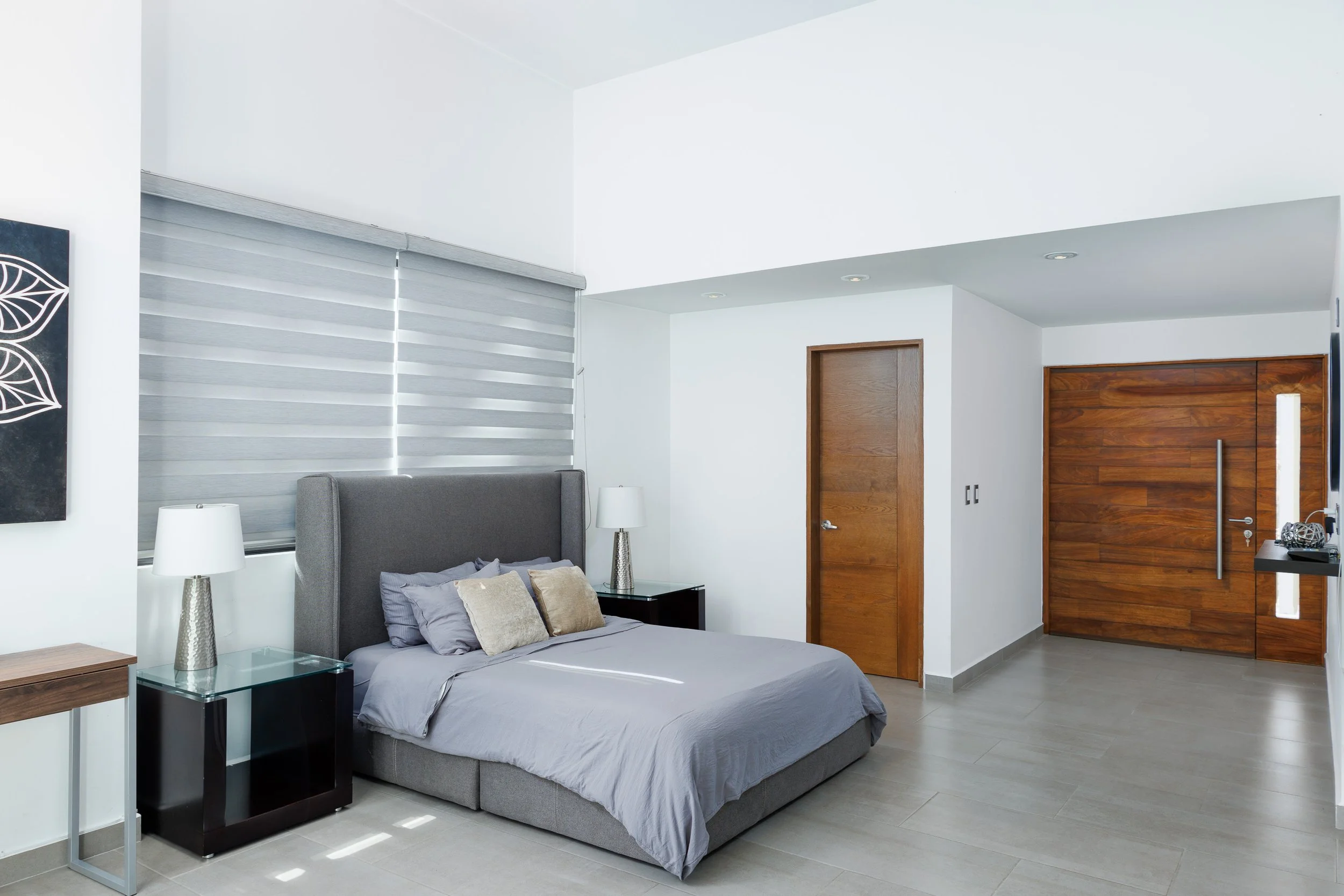 Recámara principal en desarrollo residencial capturada para campañas inmobiliarias digitales.