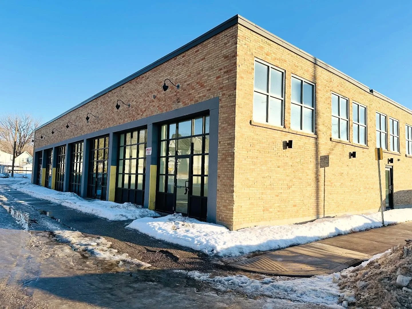 Really enjoying the warm weather right now. The sunlight in this building is incredible. 

@prolog_developments  @schwinghammer_contract_mgmt @bldgstudio @texklassen