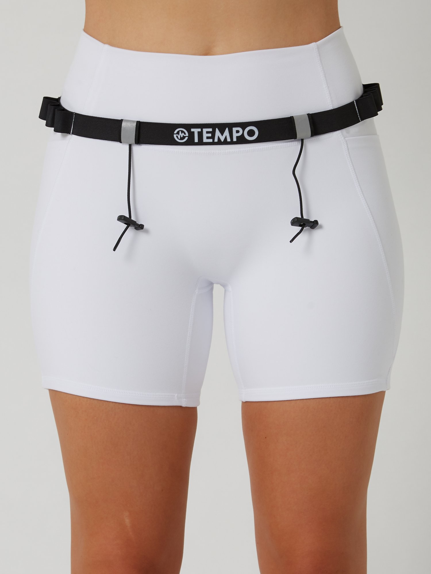 Runner wearing the PACE / ONYX black race belt with race bib and energy gels secured for race day running.