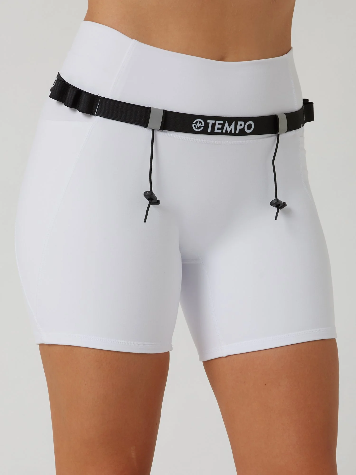 Runner wearing the PACE / ONYX black race belt with race bib and energy gels secured for race day running.