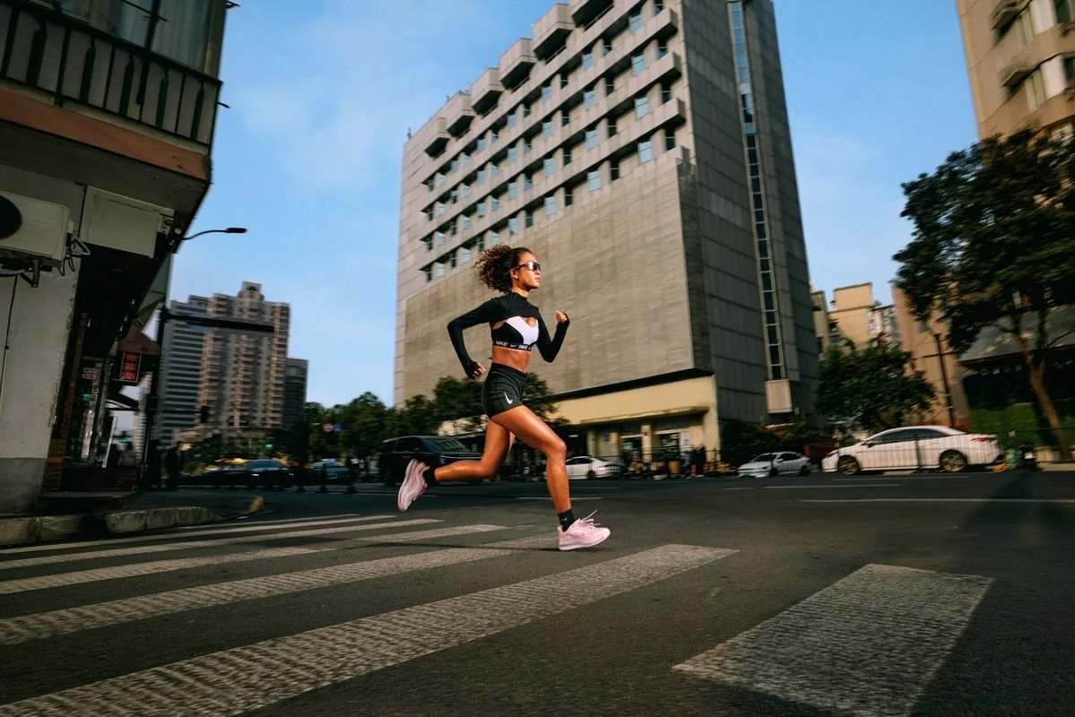 Runner wearing a lightweight Tempo running belt during an urban training run.