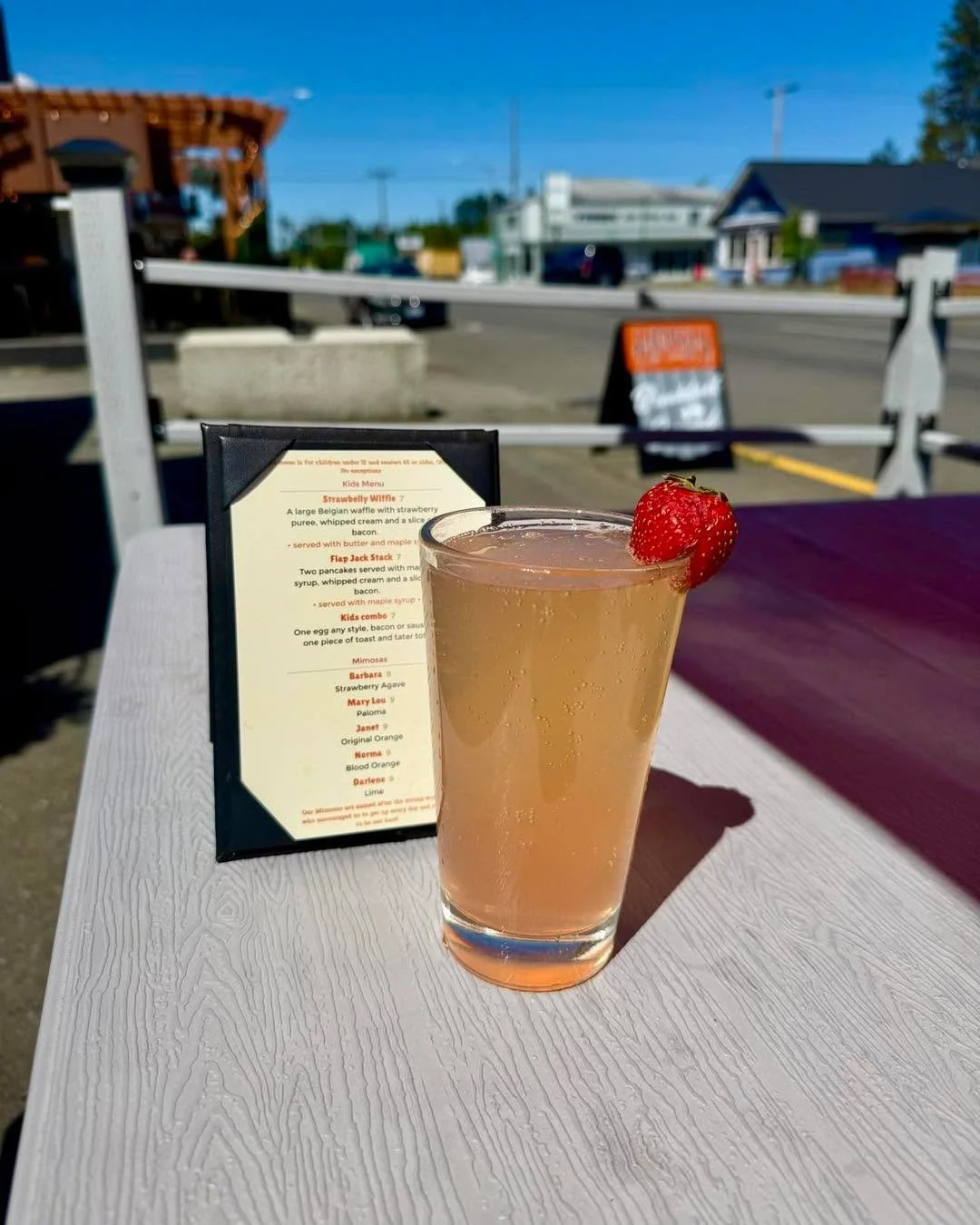 Sunshine, breakfast, and mimosas. Patio season has officially arrived at Hash. ☀️