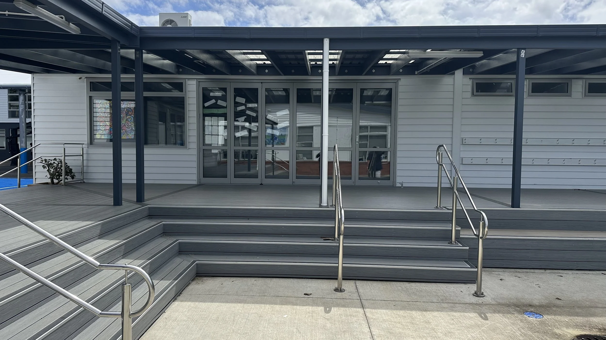 New composite deck at Whangaparaoa primary school in Hibiscus Coast, Auckland by Greyson Builders
