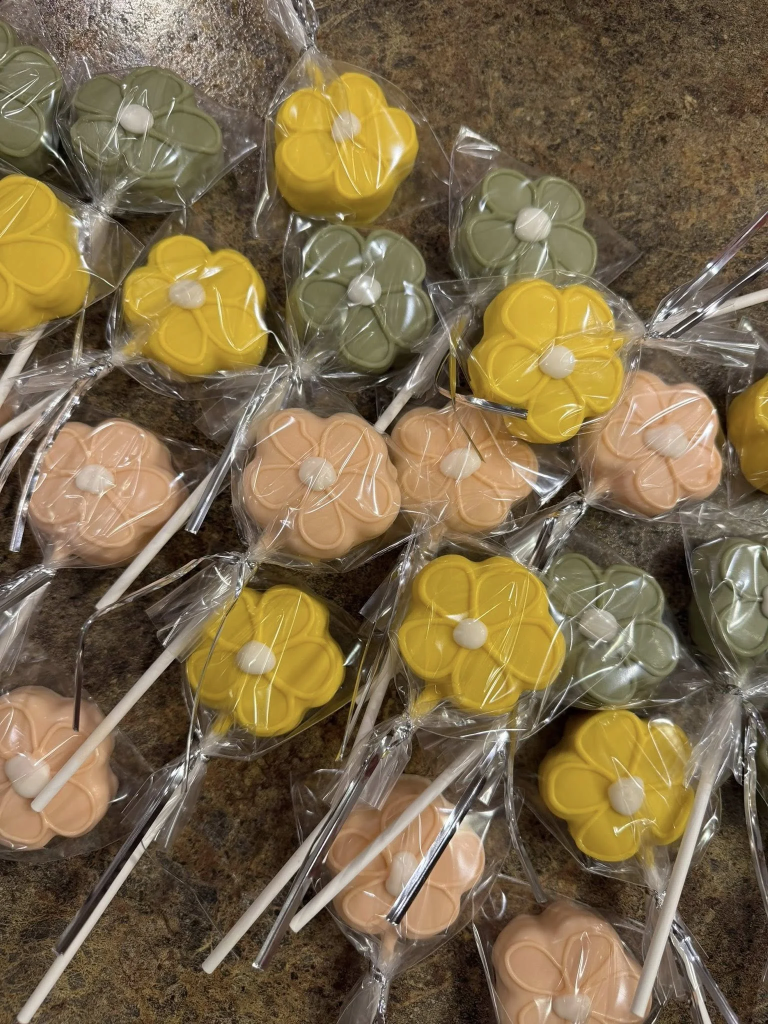 Daisy Cake Pops.jpg