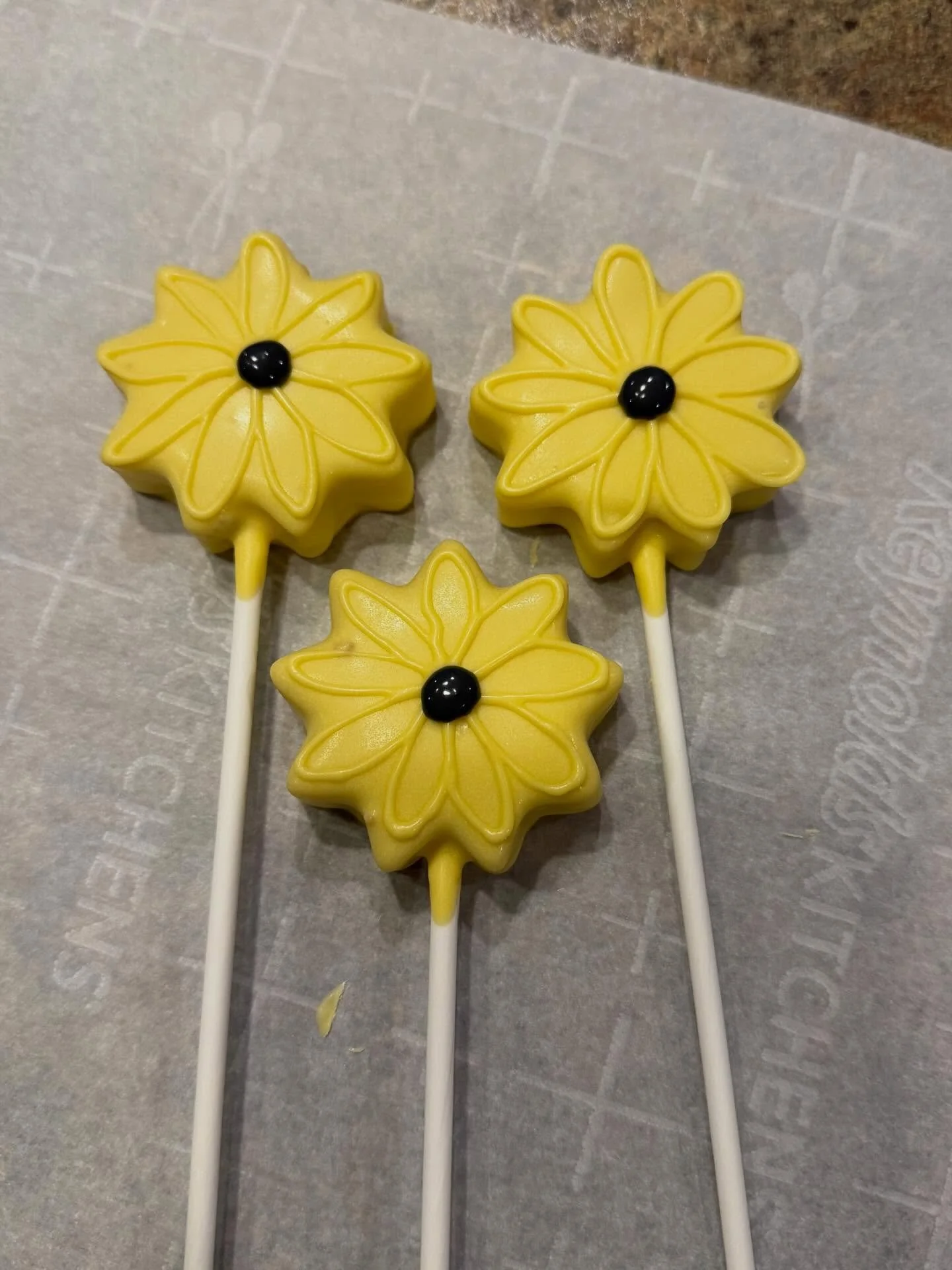 Sunflower Cake Pops.jpg