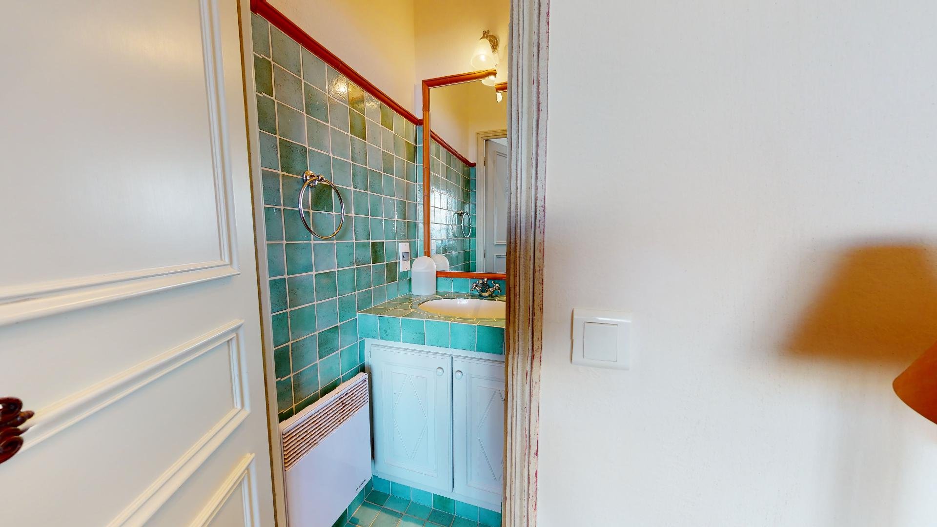 Guest bathroom with shower at Saint-Tropez luxury villa rental.