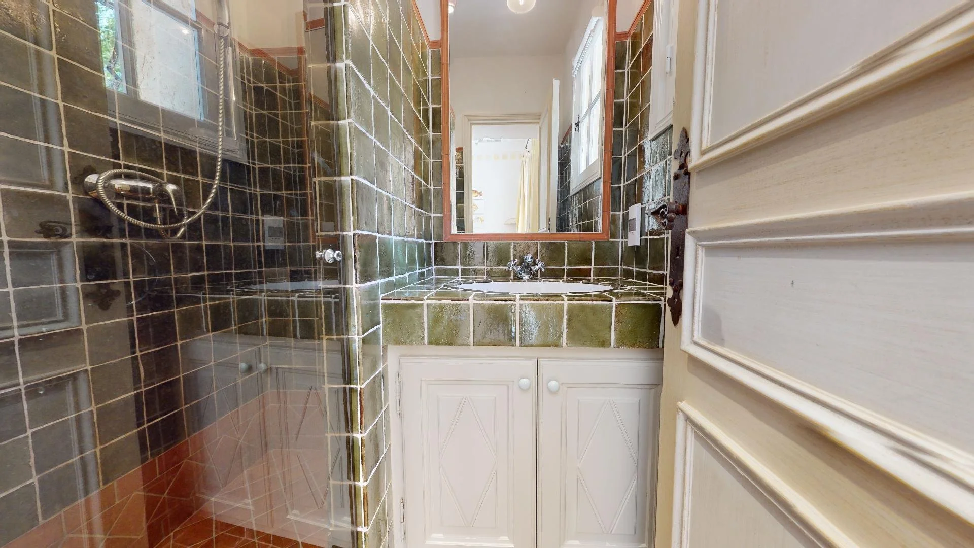 Private bathroom with walk-in shower at Les Parcs de Saint-Tropez villa.