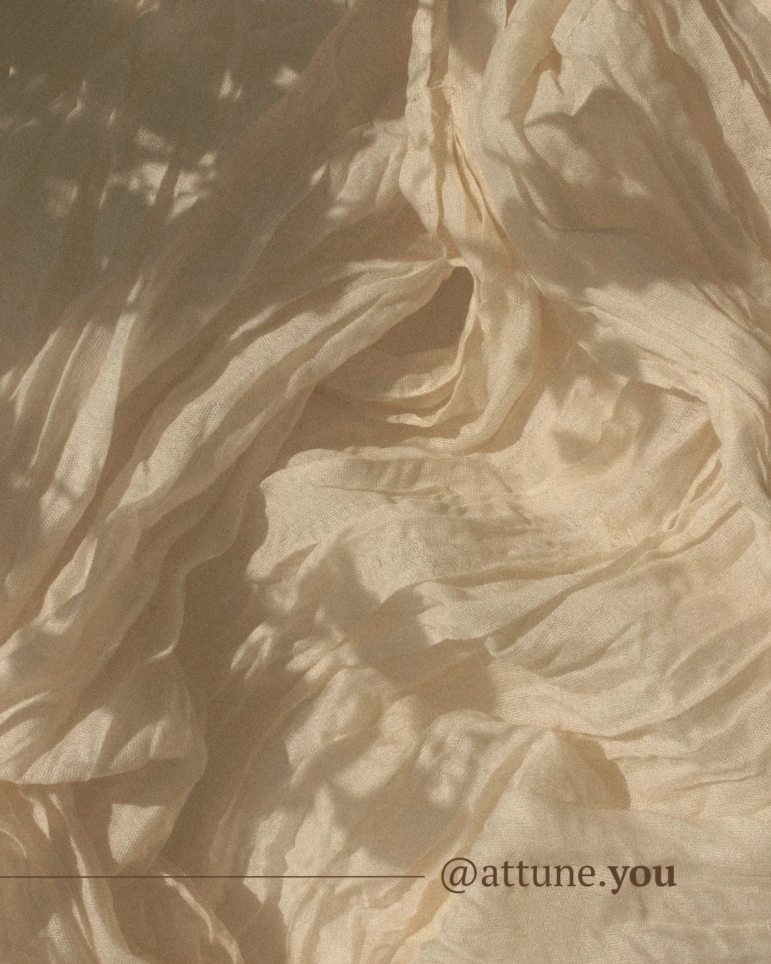 Sound travels through soft tissue.
Fascia listens.
Each vibration &mdash; a whisper to the body&rsquo;s connective web.

Let your tissues breathe. Let your story soften.

#SoundHealing #Fascia #EmbodiedHealing #SoundBath #AttuneYouSoundHealing