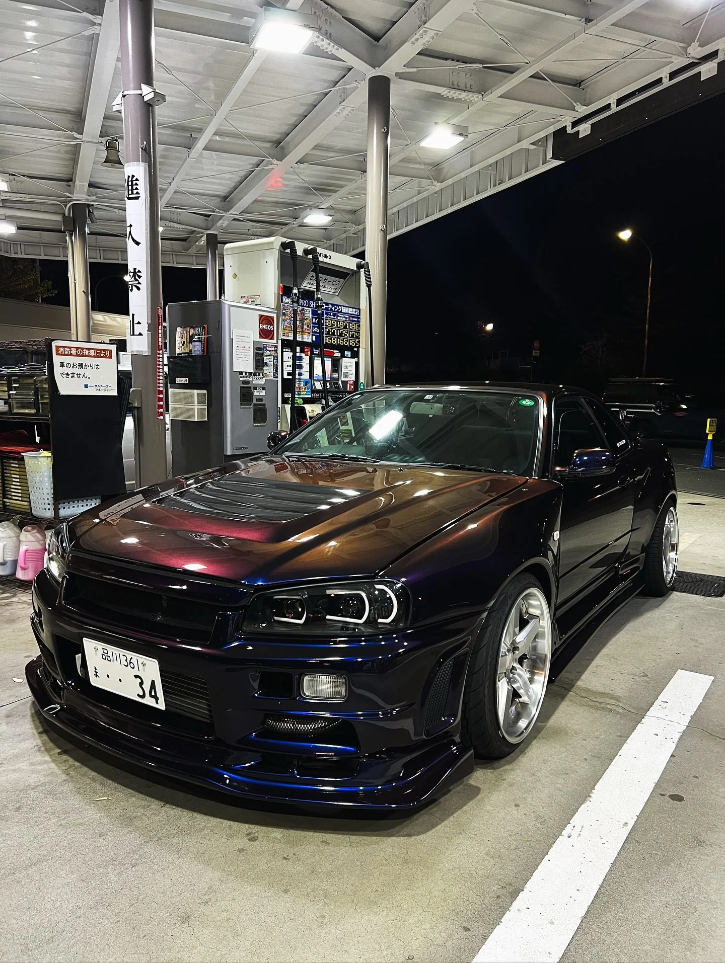 👾🎃 Dinner time 

#dayinthelife #jdm #r34 #r34gtr #skyline #midnightpurple
#midnightpurple3 #tokyo #tokyolife #carphotography #automotivephotography #carsofinstagram #jdmlife #gtr