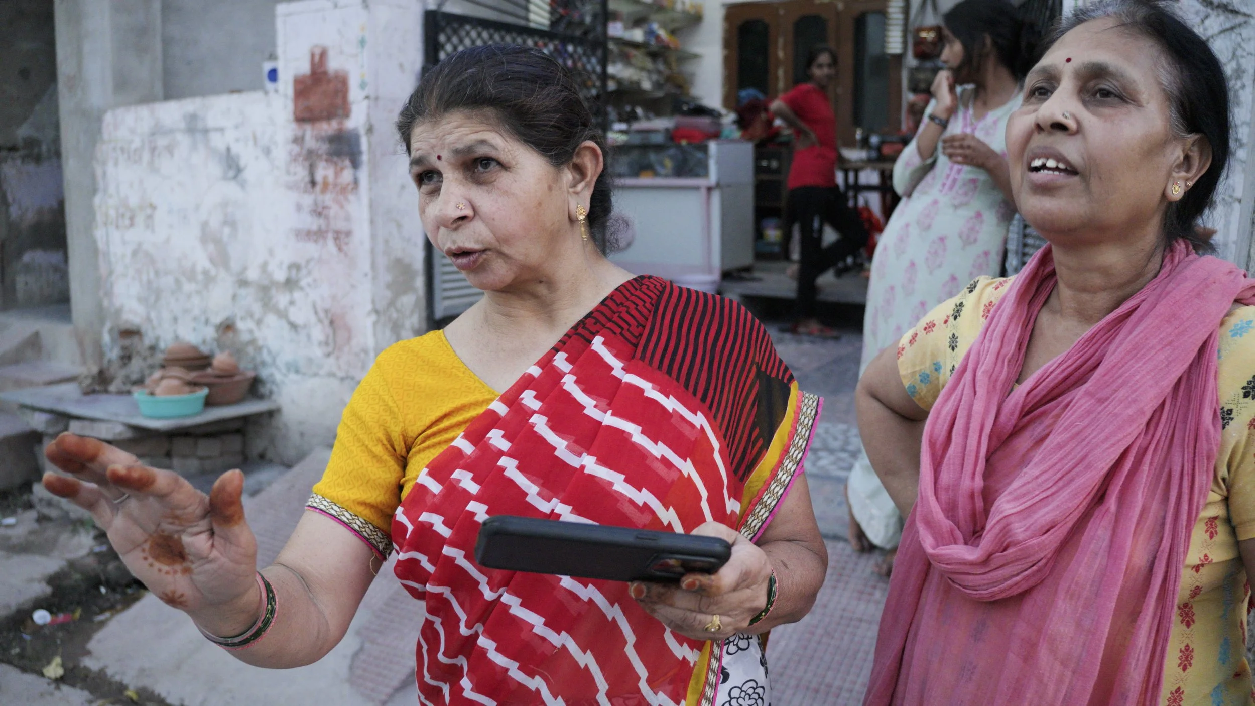 FINAL CUT 2.00_04_39_14.Still008.jpg