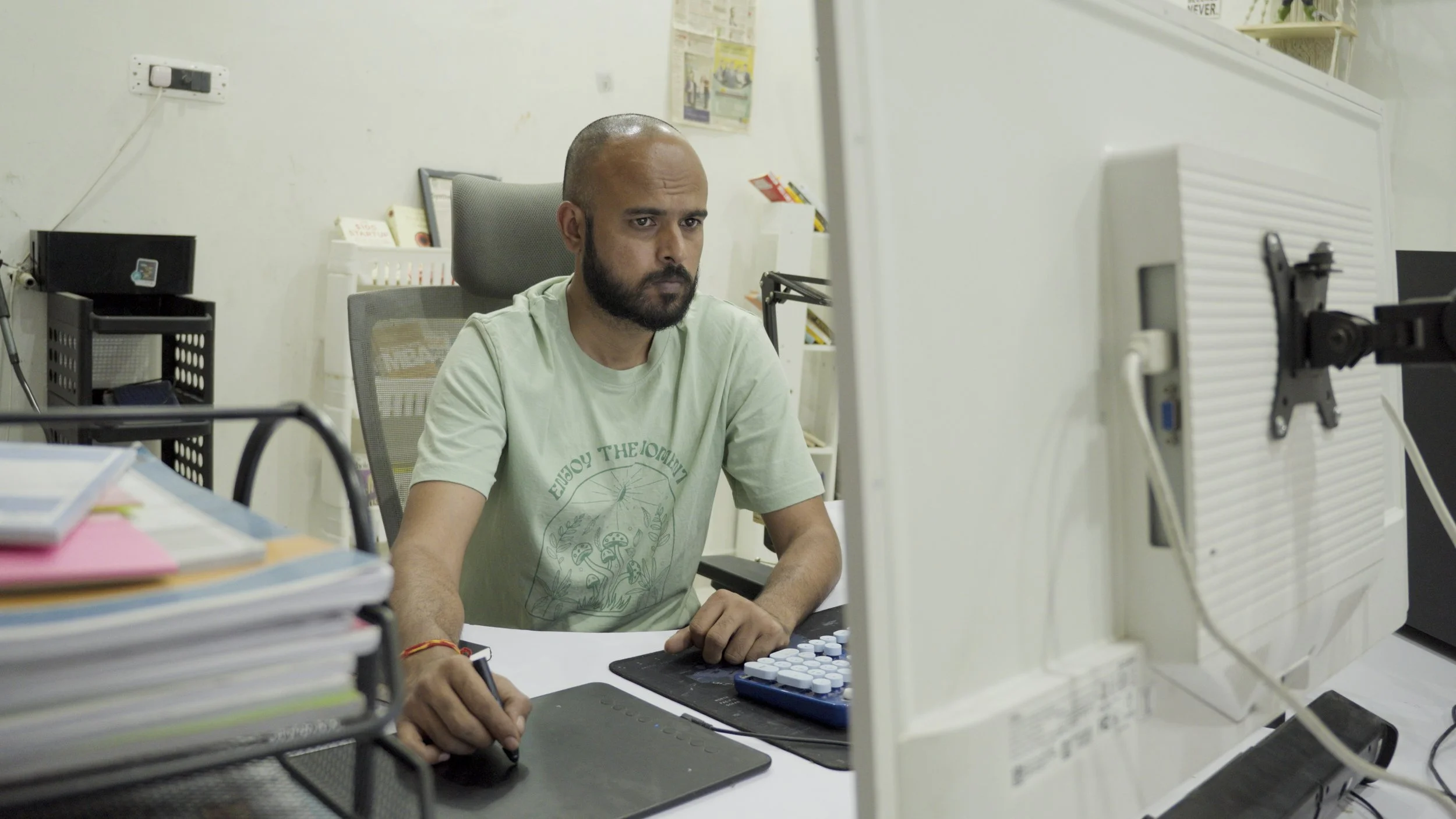 FINAL CUT 2.00_03_42_08.Still007.jpg