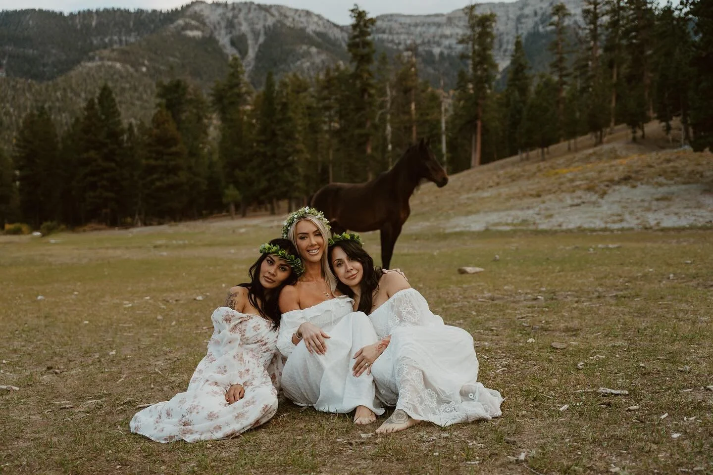 A friends session in the mountains 🏔️

And YES the horse is real and came up to us during this session- how amazing is that!? 
.
.
.
.
.
#lasvegasphotographer #vegasphotographer #vegasportraitphotographer #lasvegasportraitphotographer #vegasfamilyph
