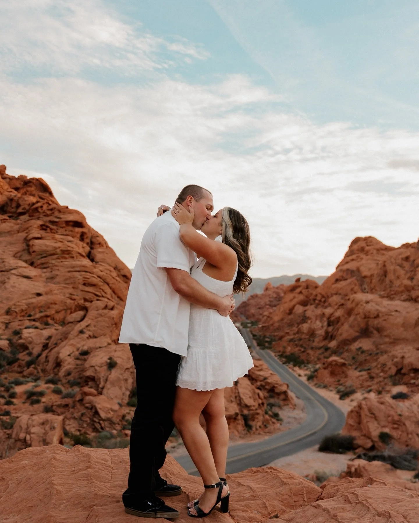 Tyler + Jodi 💍
Such a sweet engagement session at one of my favorite places outside of Vegas! 
The sunset that night was absolutely STUNNING! 
.
.
.
#lasvegasportraitphotographer #lasvegasengagementphotographer #lasvegasphotographer #vegasphotograph