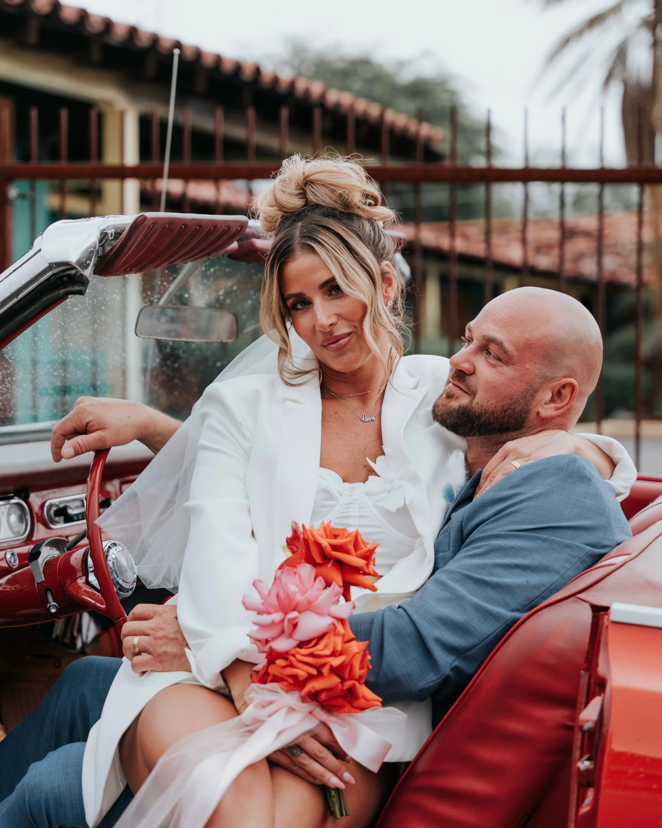They didn&rsquo;t just plan a wedding they planned a vibe. ✨
A stunning elopement @surethingchapel, a vintage convertible, Bellagio pool days, amazing food, and two full days dedicated to celebrating their favorite thing: each other 🤍
#vegaselopemen