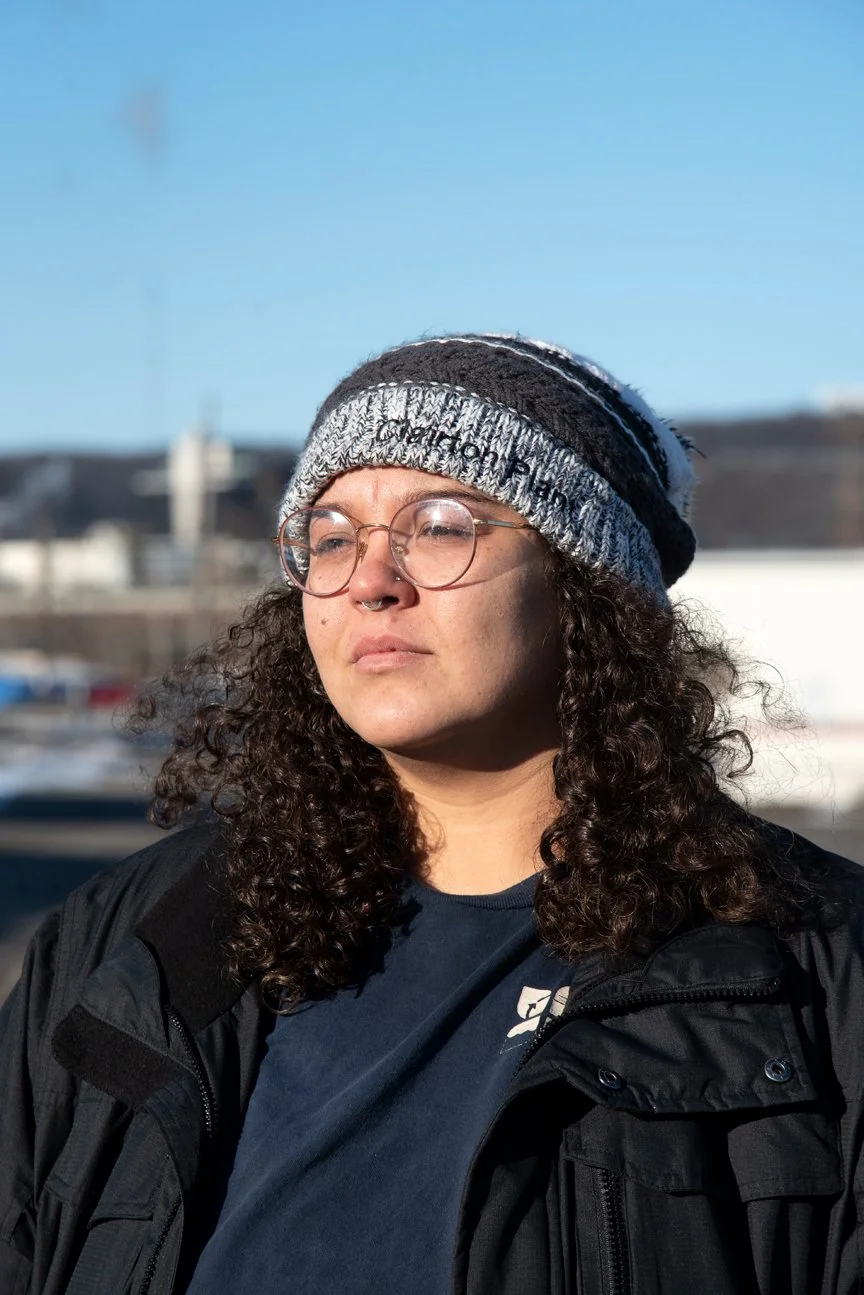 Clairton, Pennsylvania, 2025. Mikayla Prescott is a young worker at the USS steel mill. Originally from Sacramento, California, she moved to Pittsburgh with her young son and her mother to join her brother, who also works at the mill. She spends her 