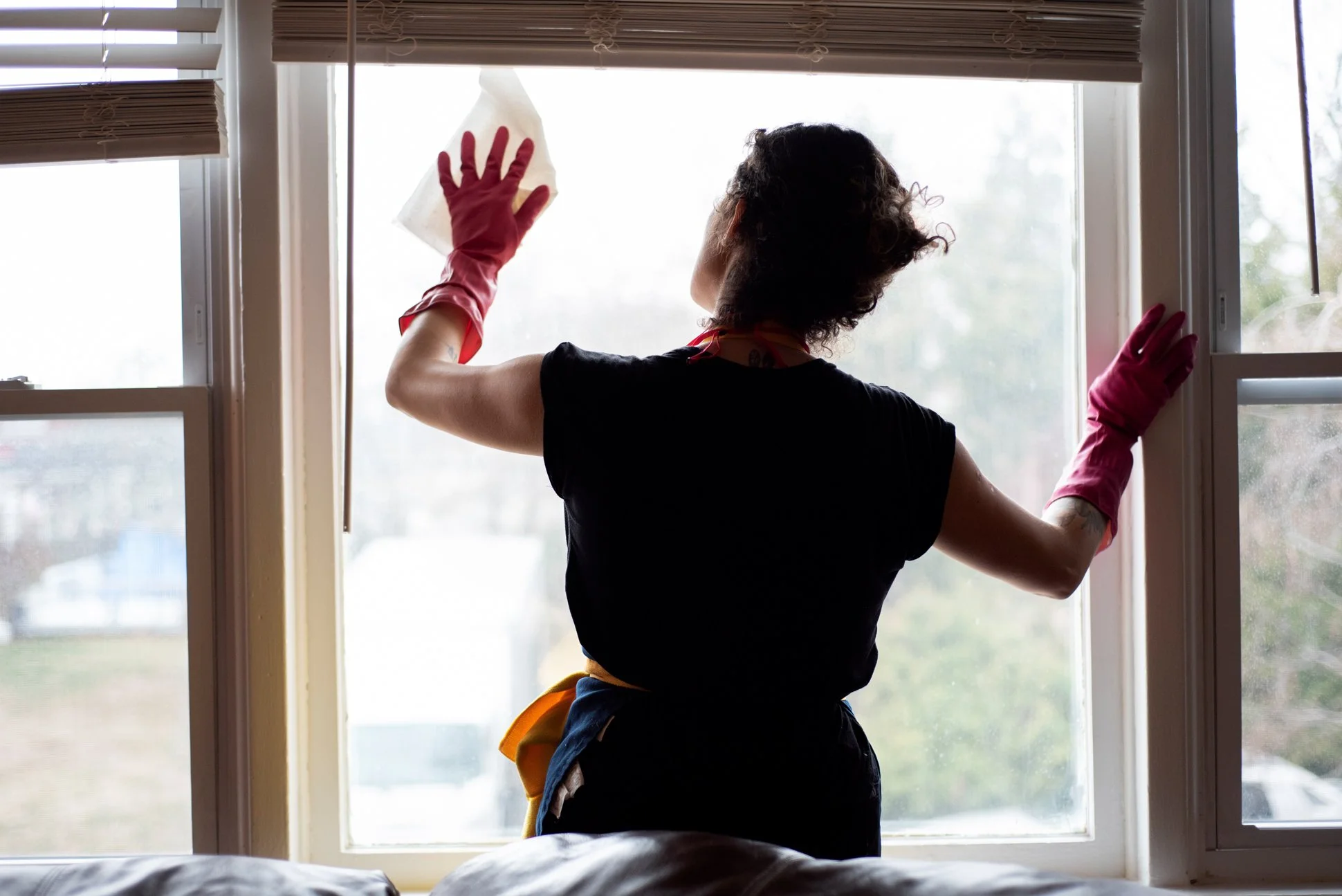 Long Branch, New Jersey, 2025. Camila Oliveira, (a pseudonym), is a young woman of Brazilian origins. She has been living in New Jersey for a few months, but has been in the United States for two years. In Brazil, she graduated as a civil engineer, b