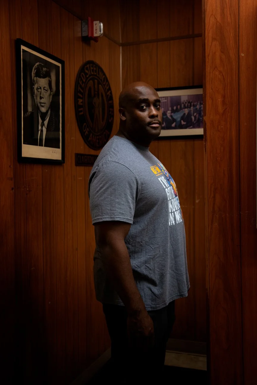 Clairton, Pennsylvania, 2025. Bo Waddell, a worker at the USS steel mill, before starting his shift, inside the hall of the United Steelworkers (USW) union. The United Steelworkers is North America’s largest private‑sector labor union, representing h