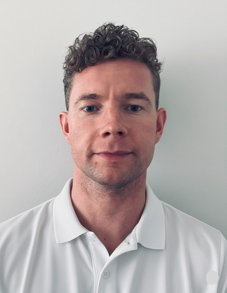 Steven performing a physio massage at the Morningside clinic in Edinburgh