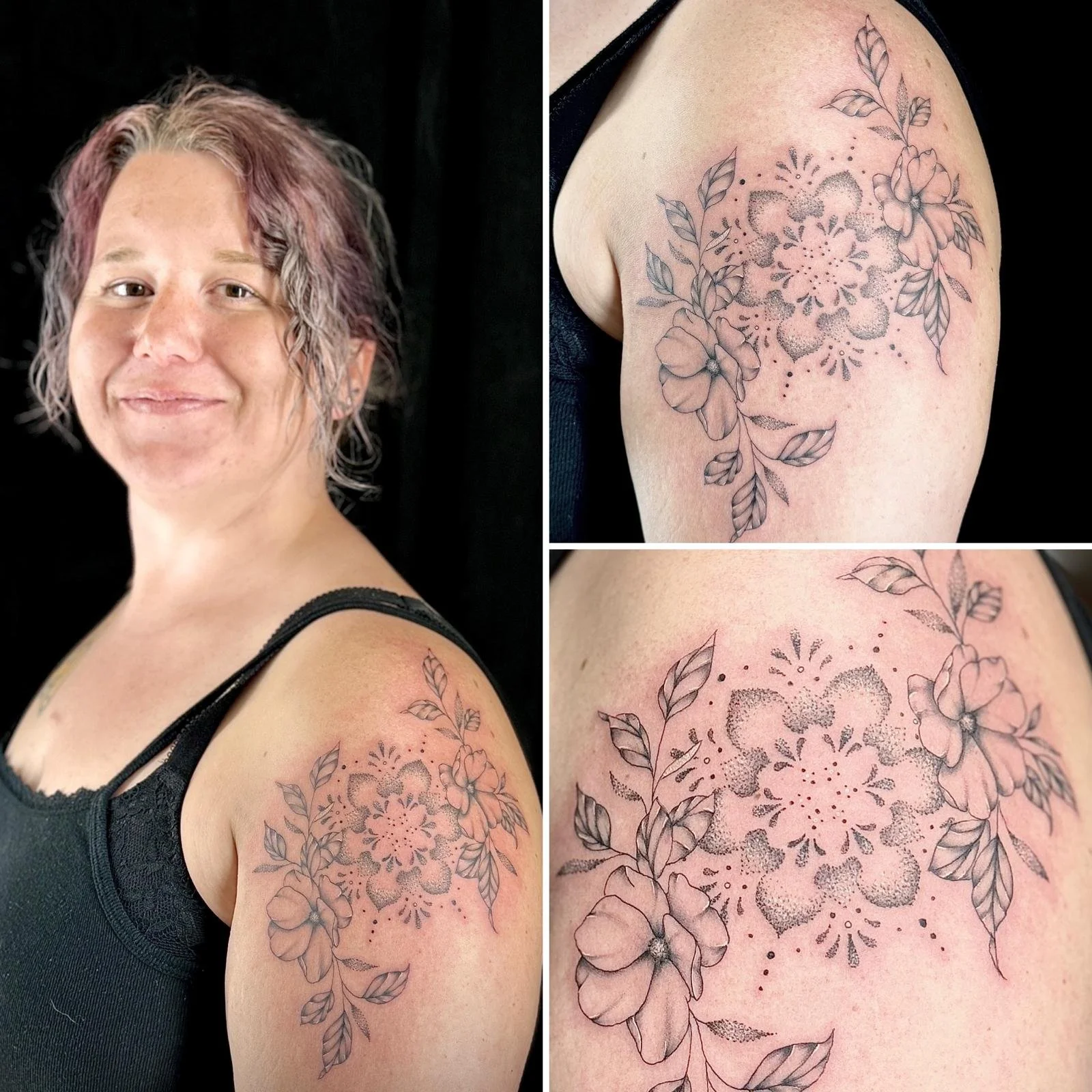 Eine Frau mit kurzen, gelockten, lilafarbenen Haaren zeigt eine schwarze Tätowierung auf der Schulter mit Blumen und Blättern in einem filigranen Design.