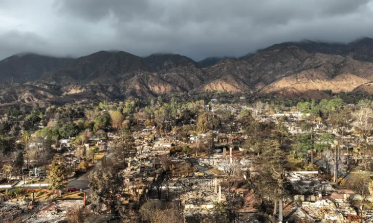 Sobrevivientes del incendio Eaton reportan persistencia de toxinas tras limpieza