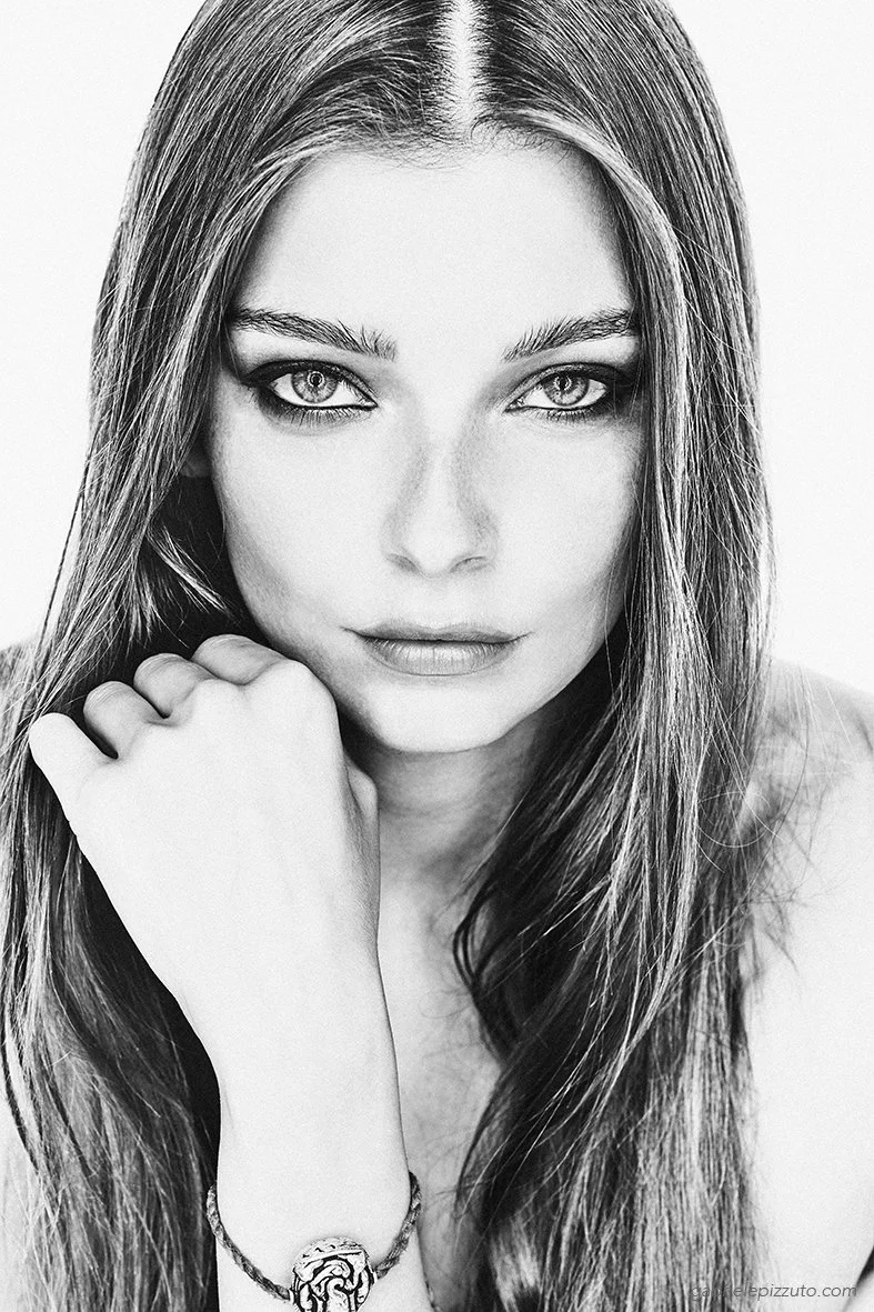 Anna4683finalBW copia.jpg