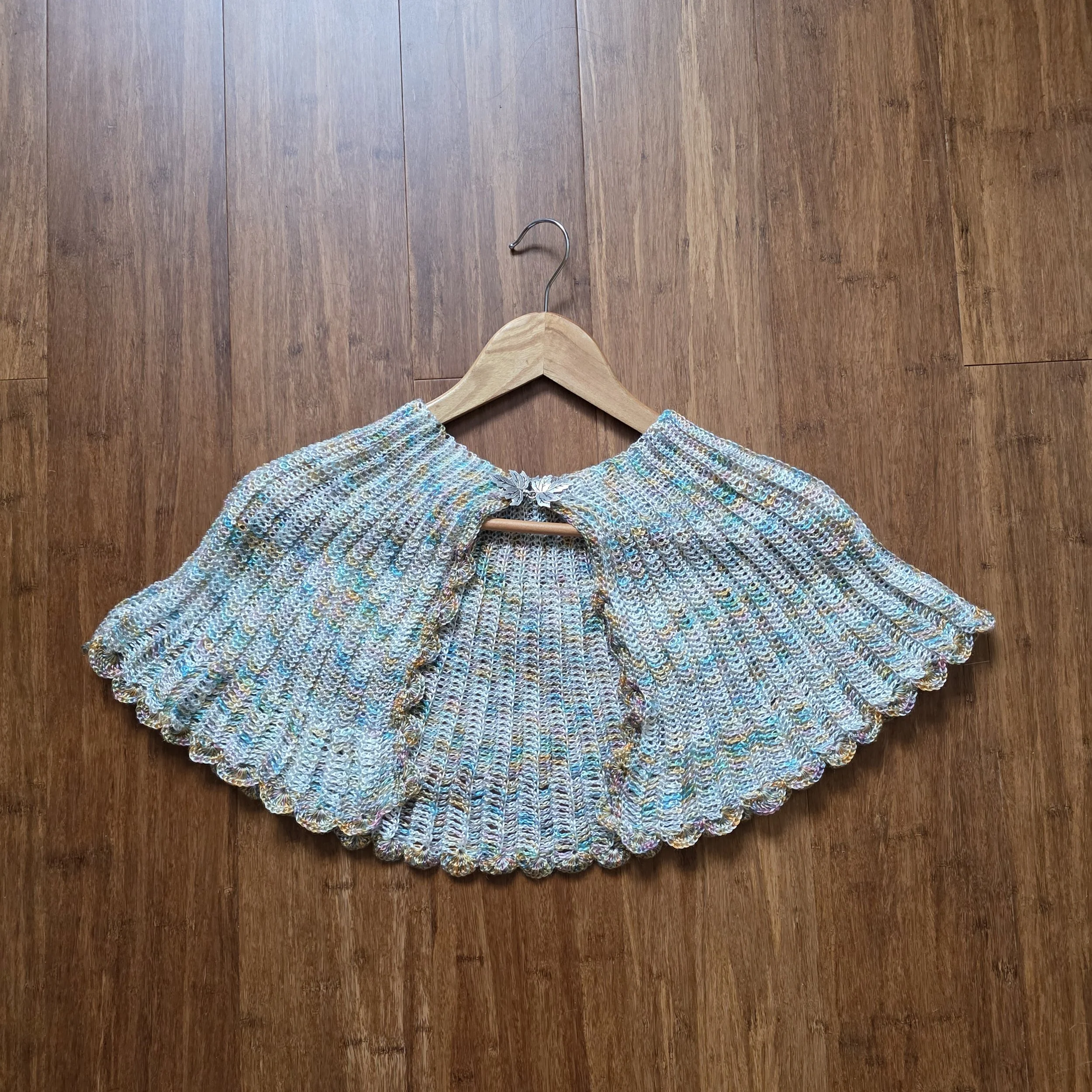 'Cho Cho' 4ply Crochet Capelet - Free tutorial available with the purchase of 100g 4ply skein + 20g mini skein.