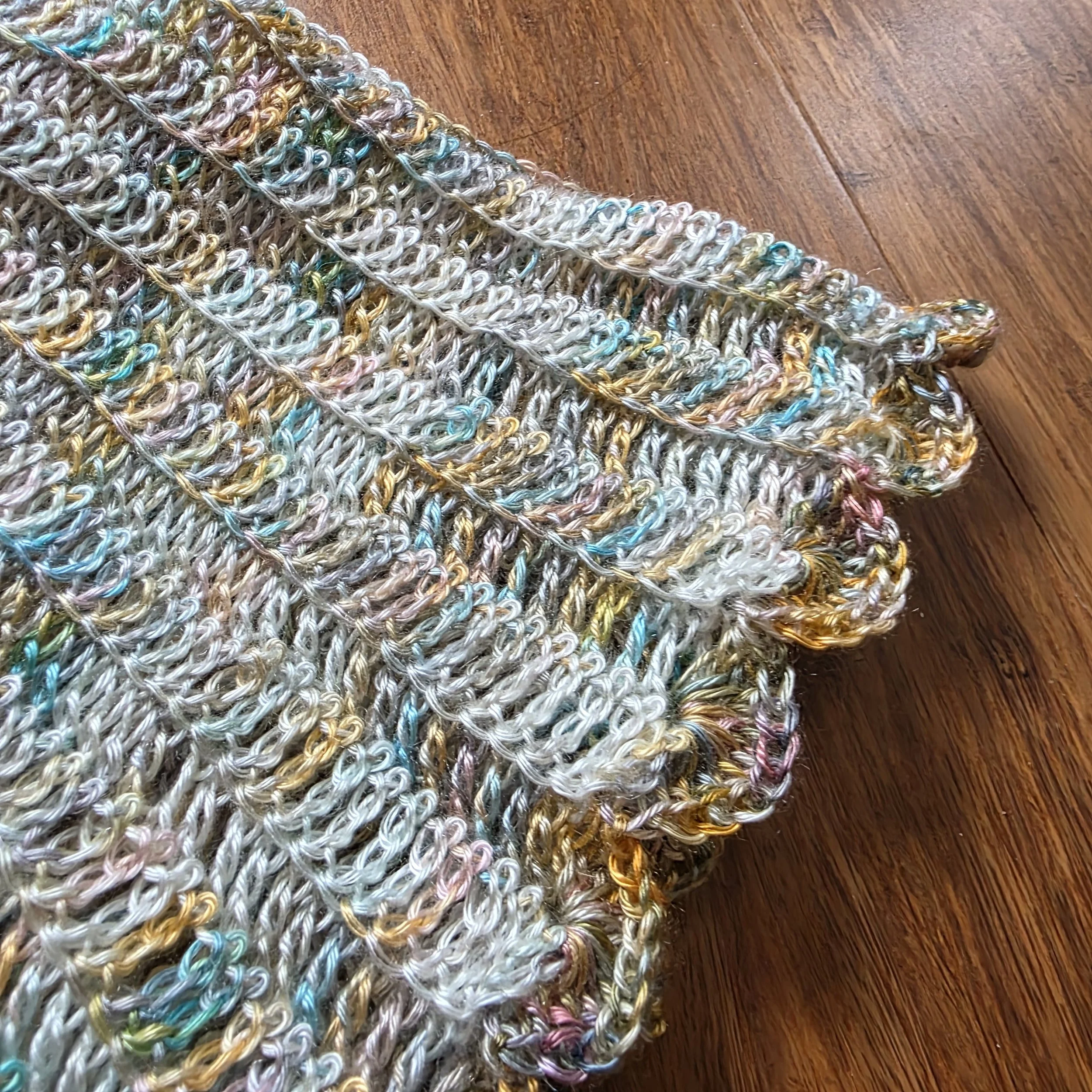 'Cho Cho' 4ply Crochet Capelet - Free tutorial available with the purchase of 100g 4ply skein + 20g mini skein.