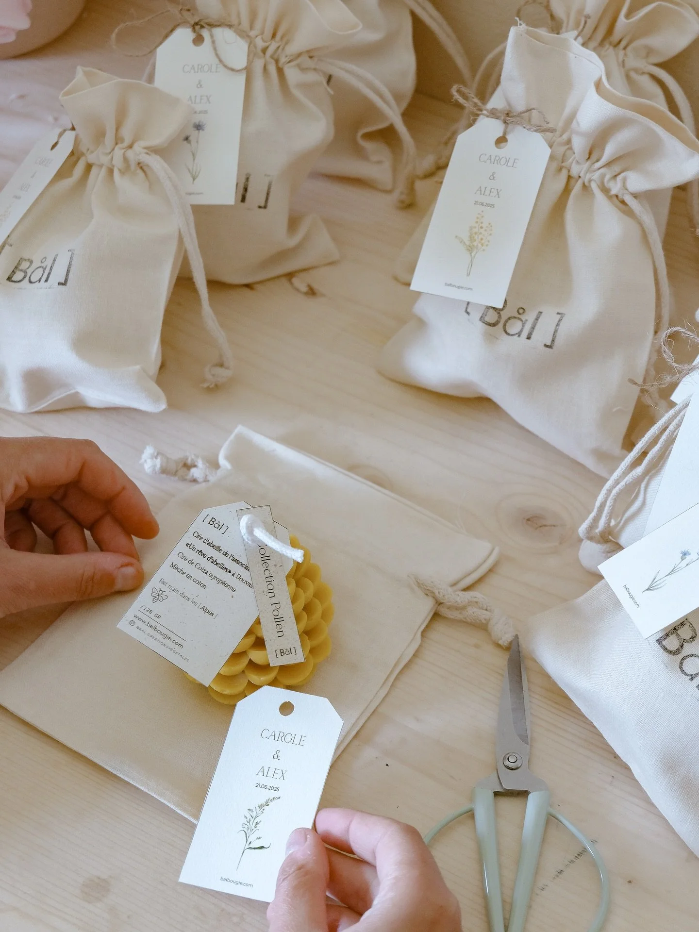 Avec le printemps qui pointe le bout de son nez et ces temp&eacute;ratures qui grimpent, j&rsquo;ai r&eacute;alis&eacute; que je ne vous avais pas encore partag&eacute; mes projets pour la saison des mariages 2025.

Imaginer vos cadeaux d&rsquo;invit