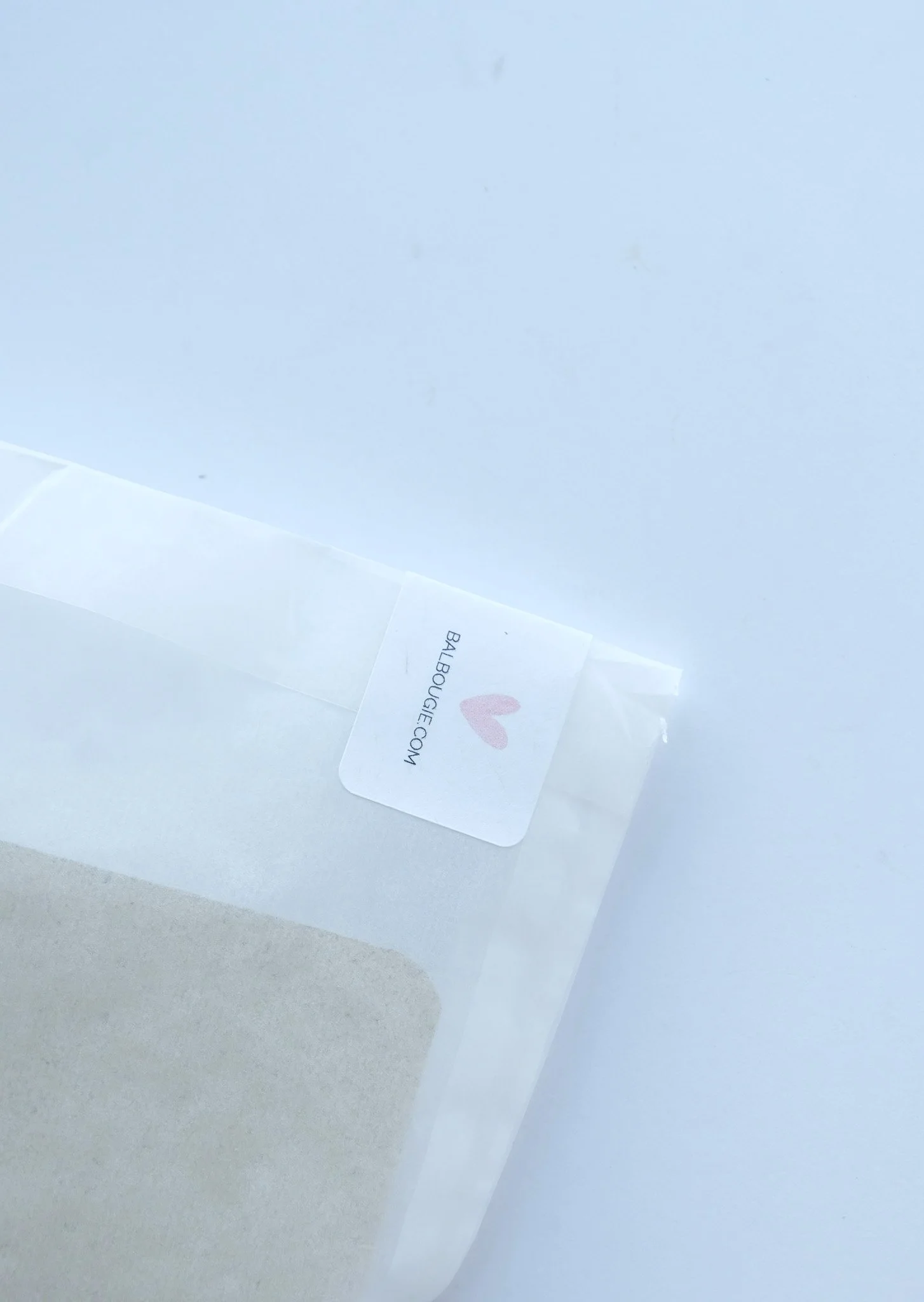 Fleur de cire dans son sachet biodégradable — cadeau maîtresse prêt à offrir