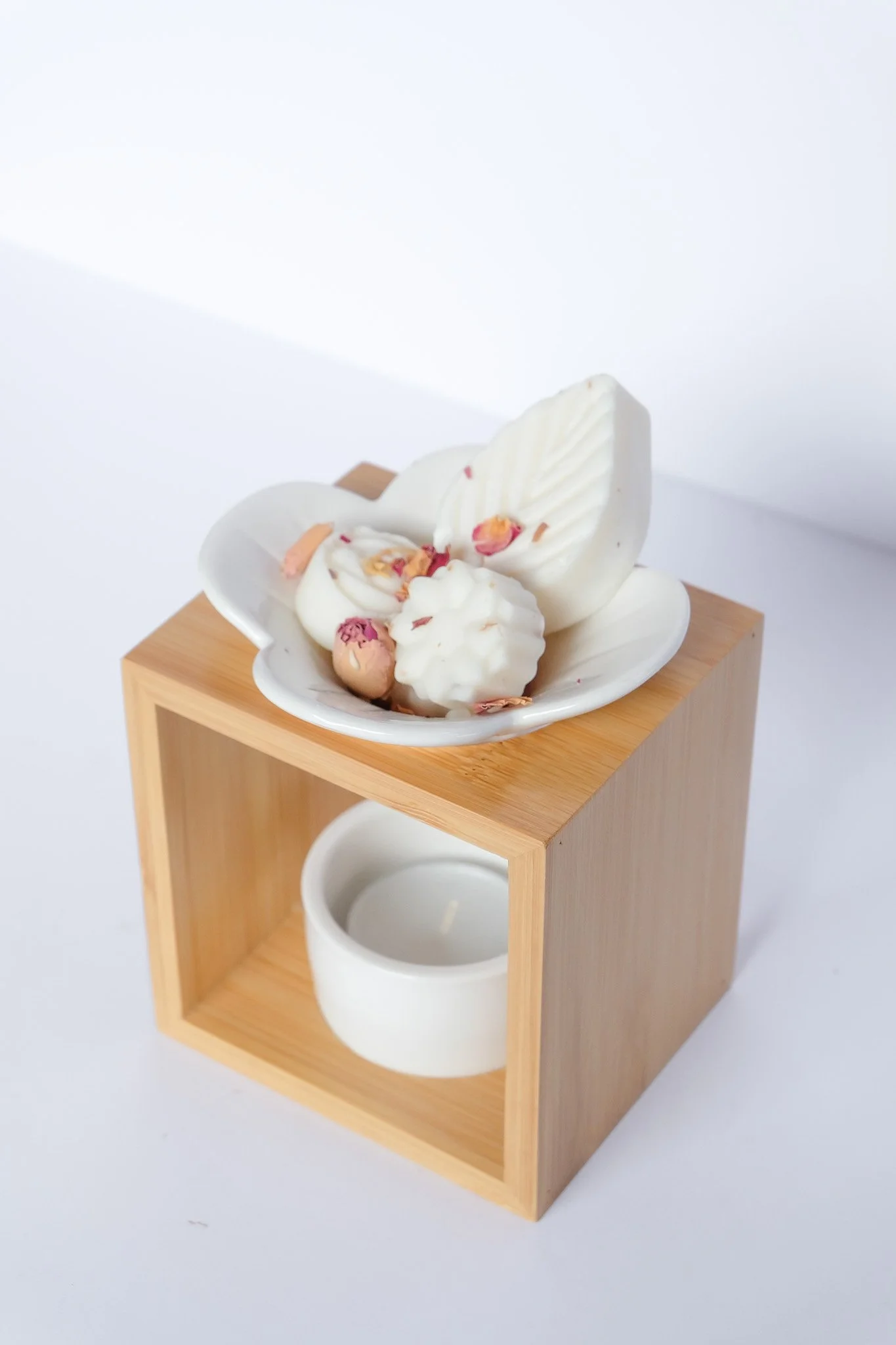 Détail fondants cire végétale fleurs séchées françaises artisanal