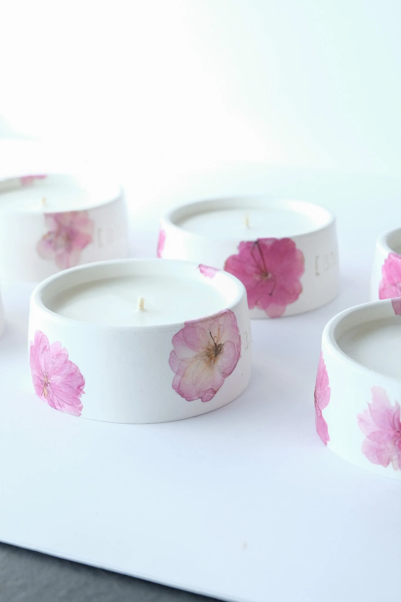 Bougie fleurs de cerisier Bål — création unique fleurs séchées françaises fait main