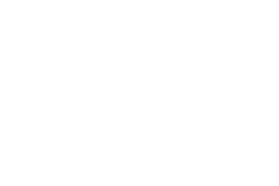 Großer weißer Text 'MAC' auf schwarzem Hintergrund.