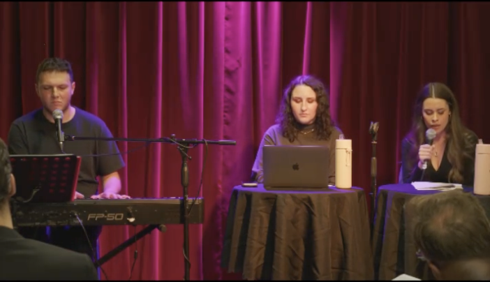 Sahra Floratos sings at "Matchmaker" workshop