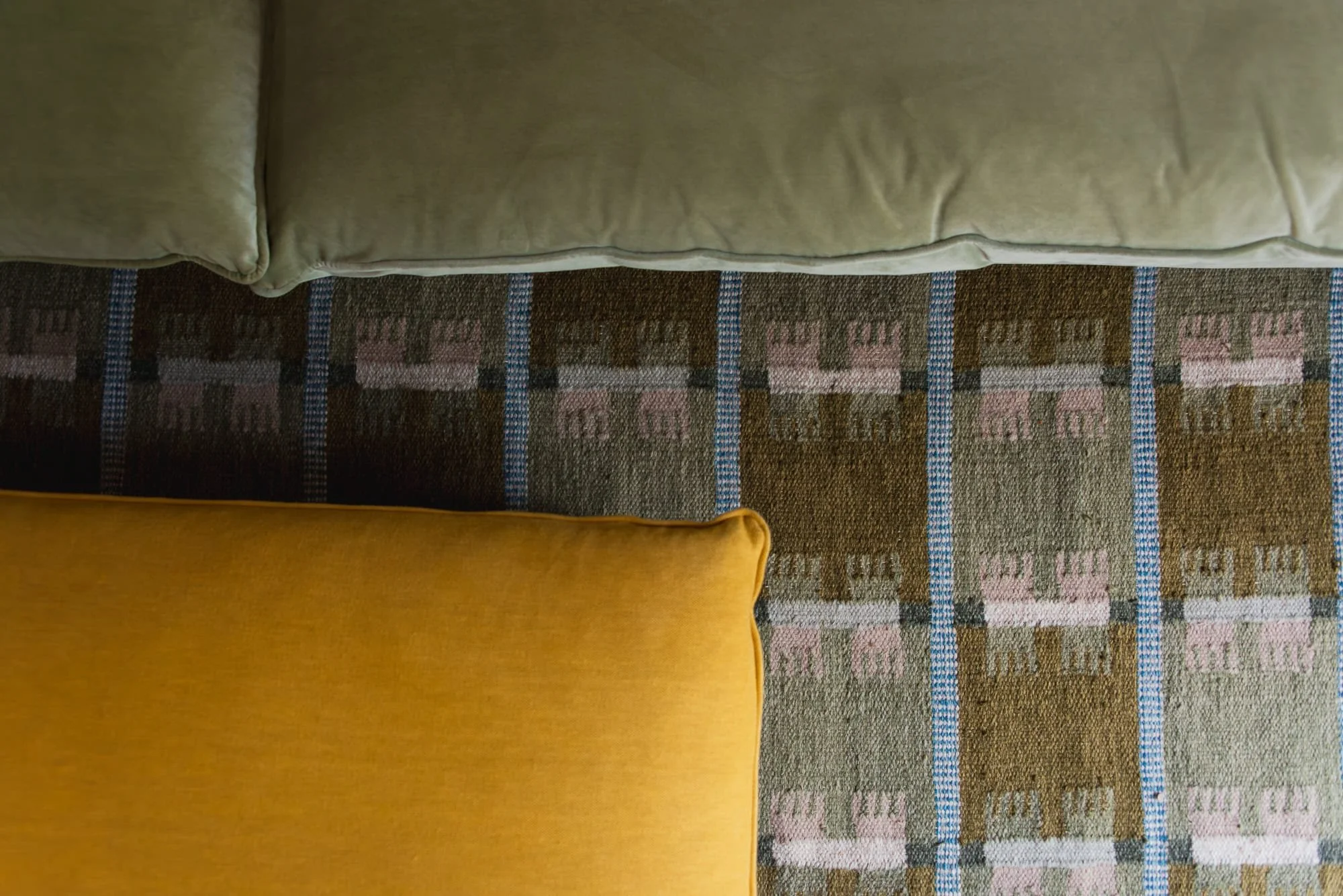 howson-design-interiors-parker-living-room-makeover-cushion.jpg