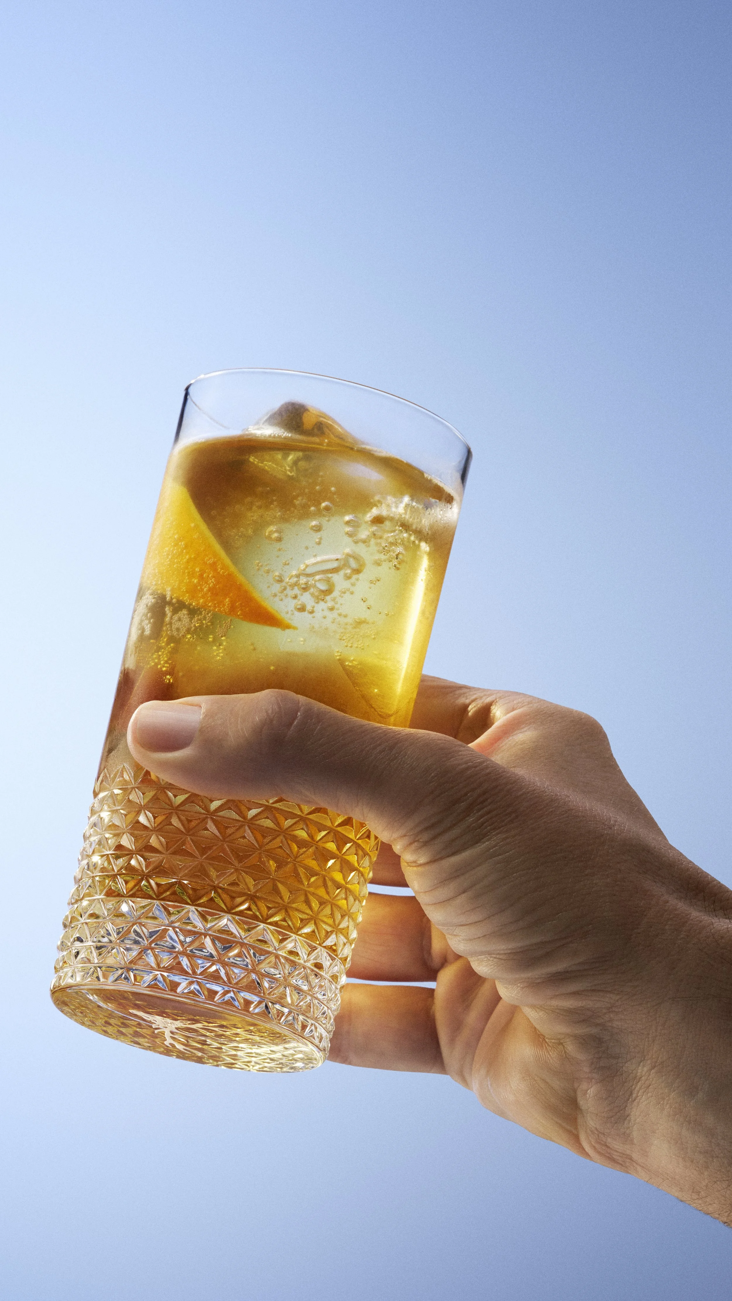 SHOT_03_DAY_TIME_HIGH_BALL_DRINK_IN_HAND_V2.jpg