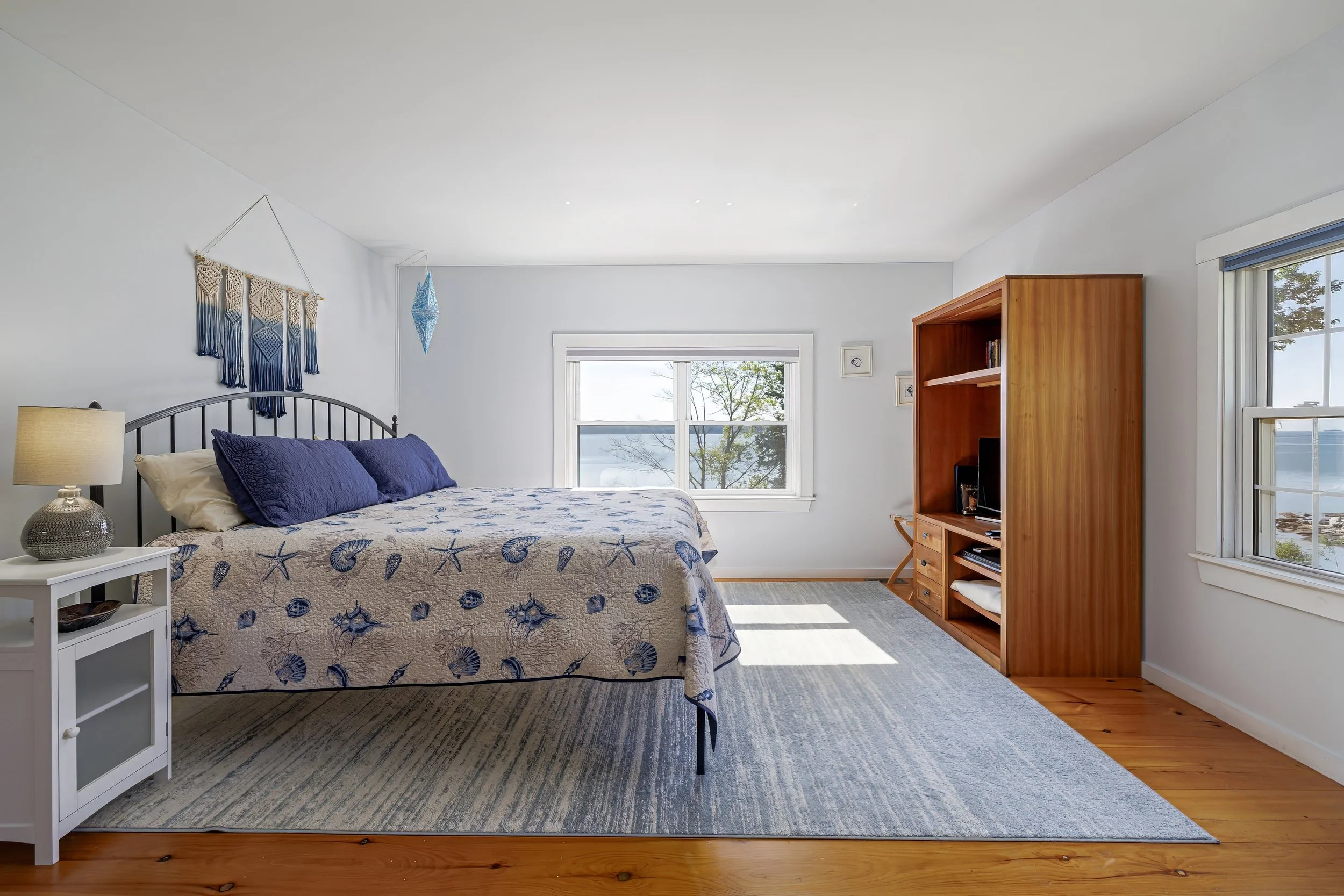 king bed to view.jpg