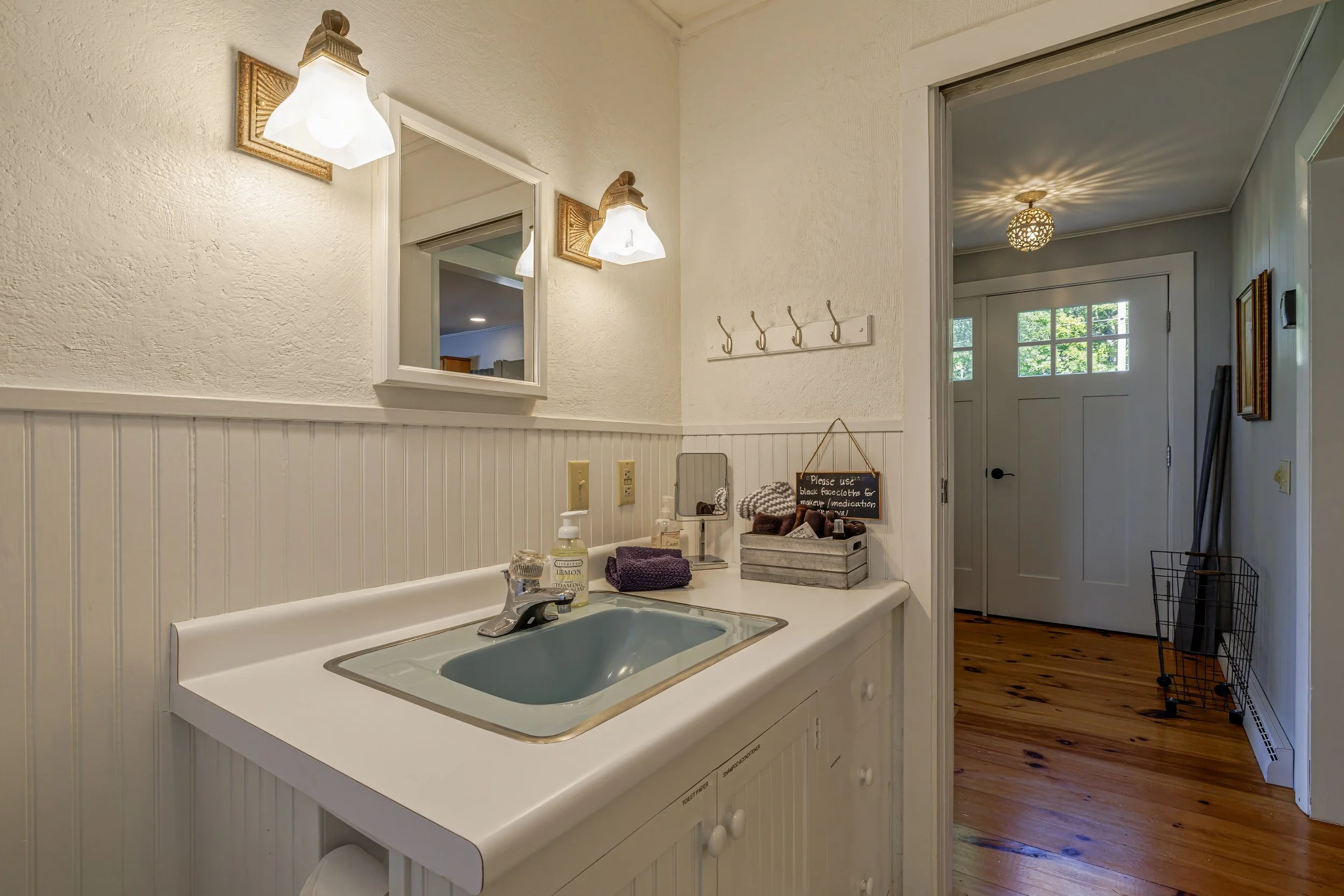 First floor bath to hall.jpg