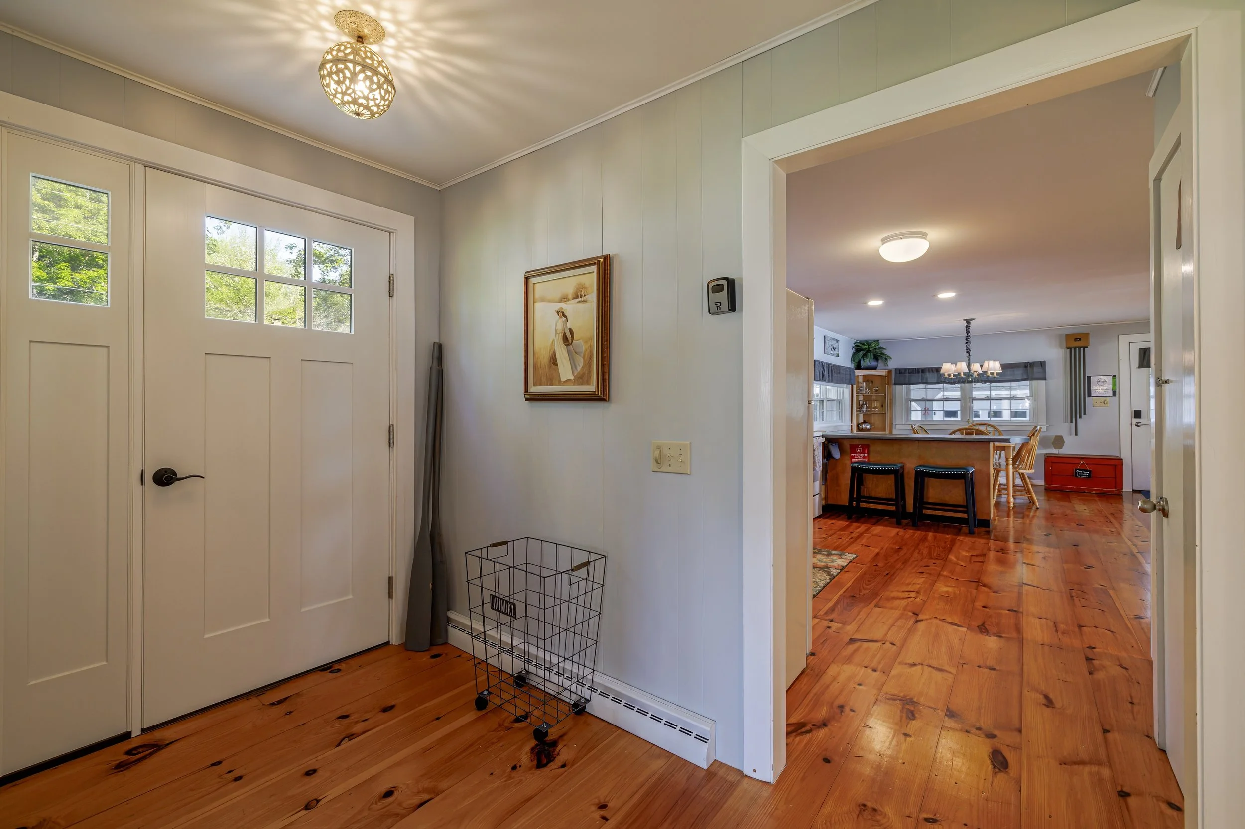 hallway into kitchen.jpg