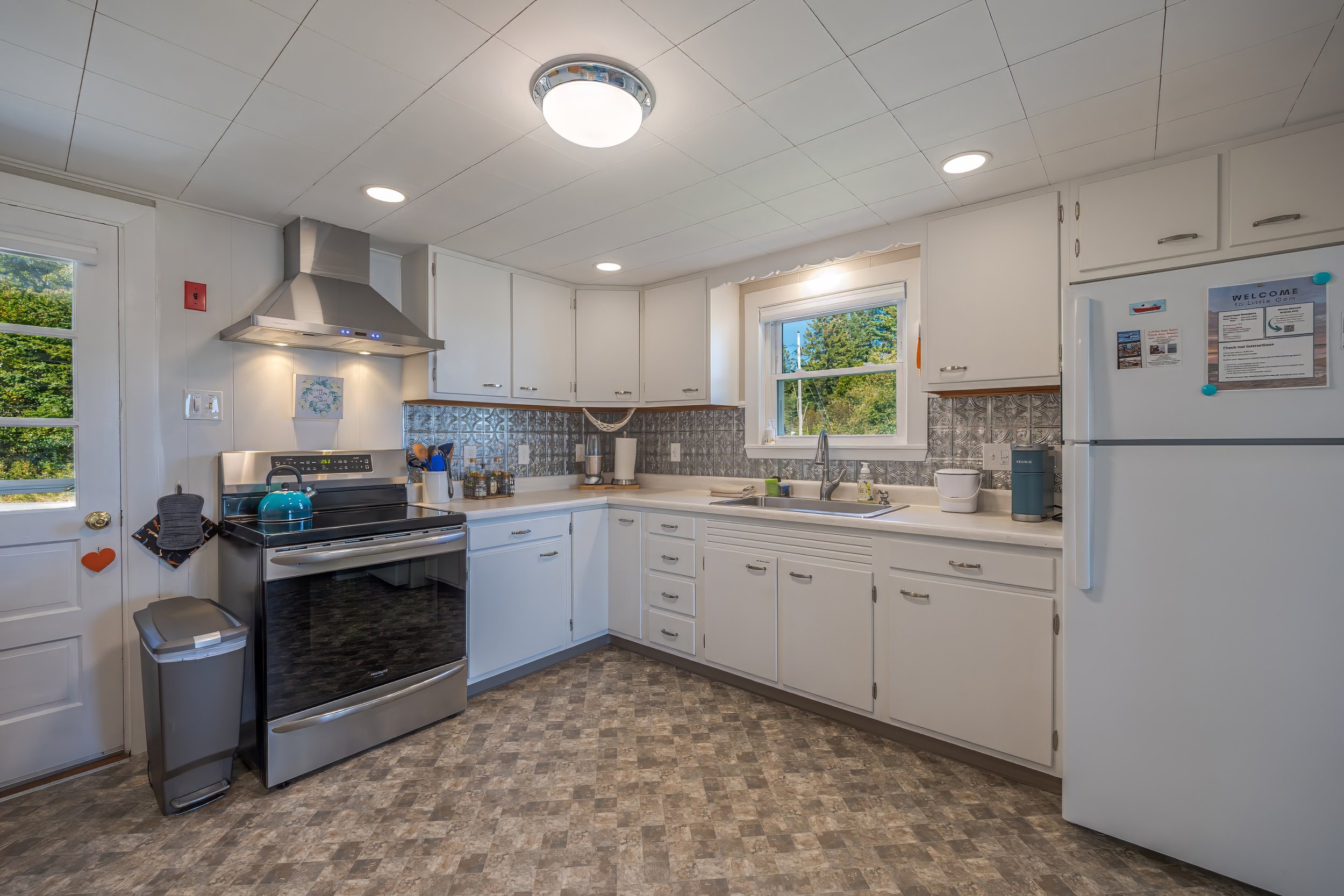 kitchen angle.jpg